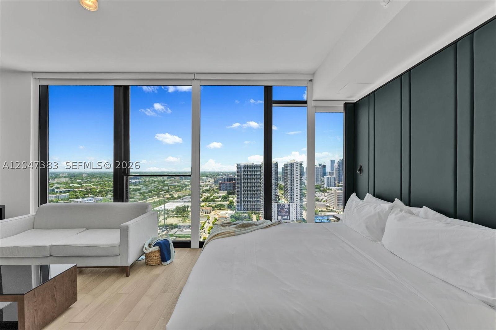 image E11EVEN Hotel & Residences35