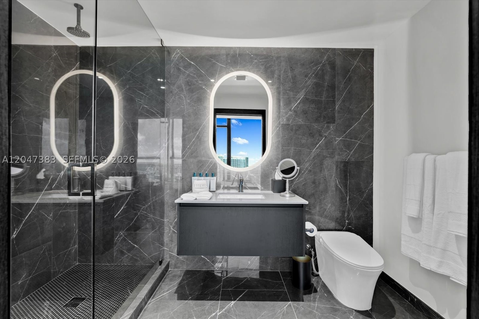 image E11EVEN Hotel & Residences36