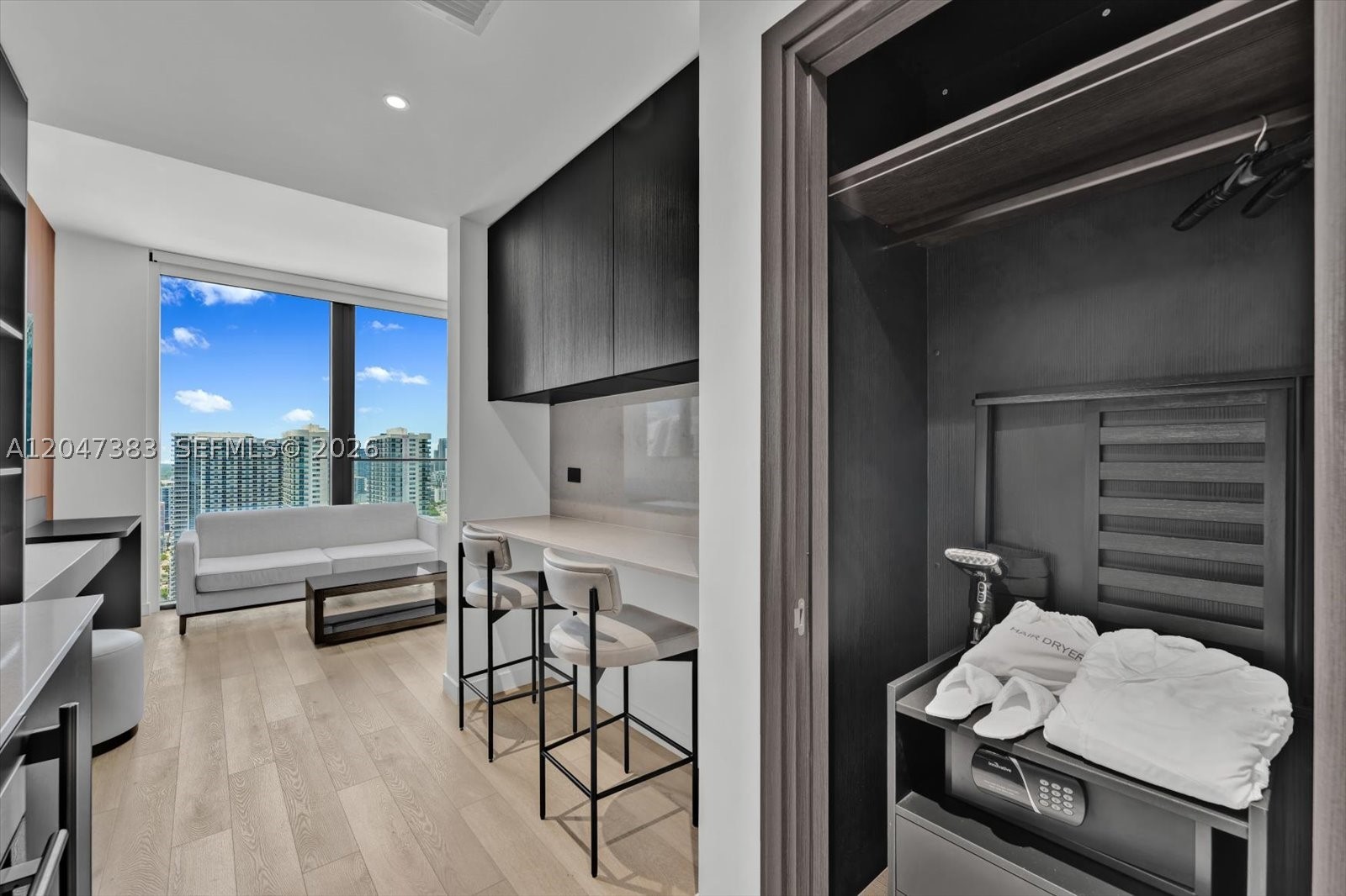 image E11EVEN Hotel & Residences5