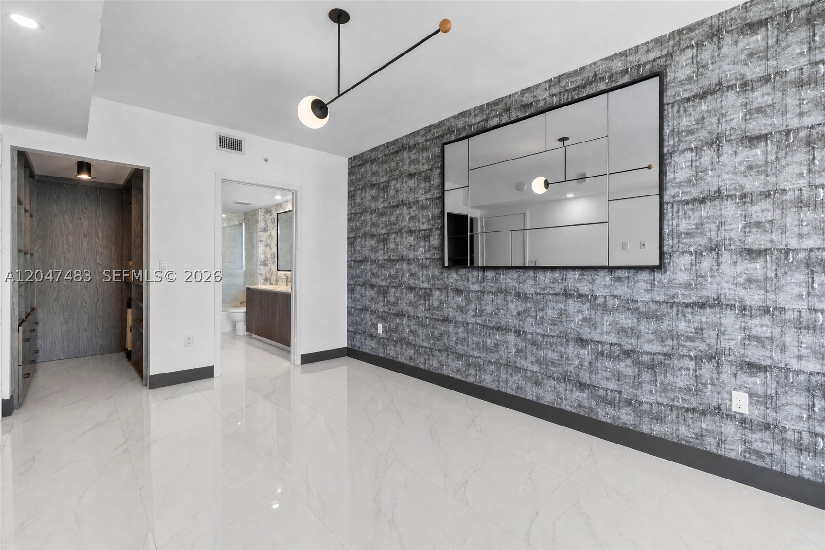 488 NE 18th St #4900 Miami, FL 33132