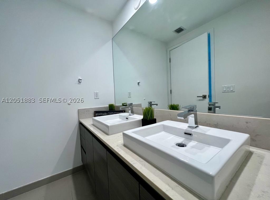 image The Bond on Brickell19