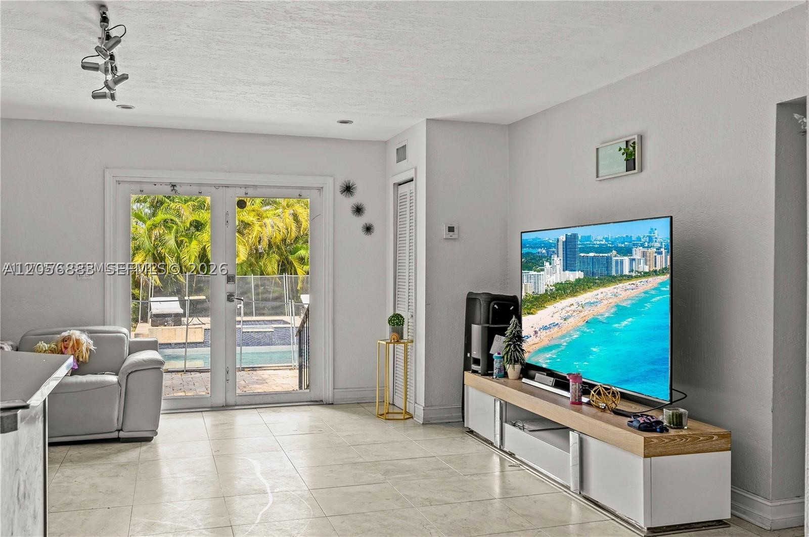 2427 SW 12th St Miami, FL 33135