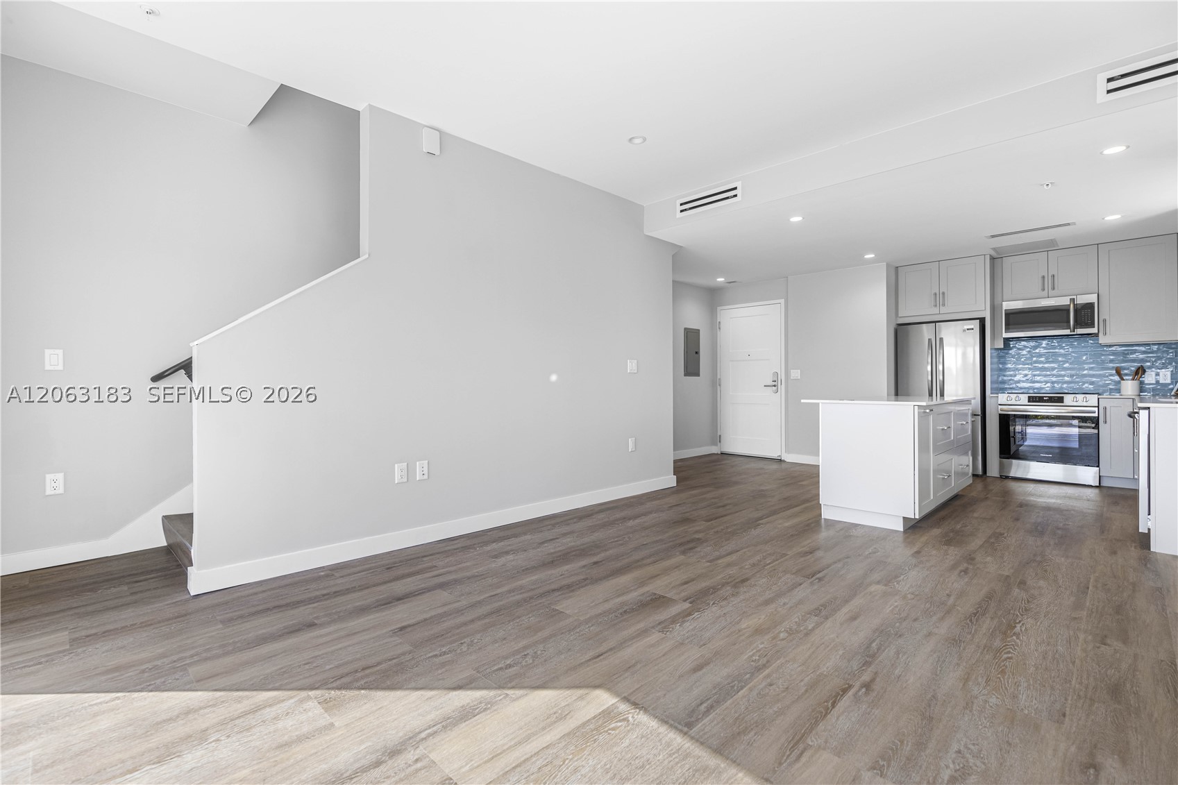 3335 Thomas Ave #211 Miami, FL 33133