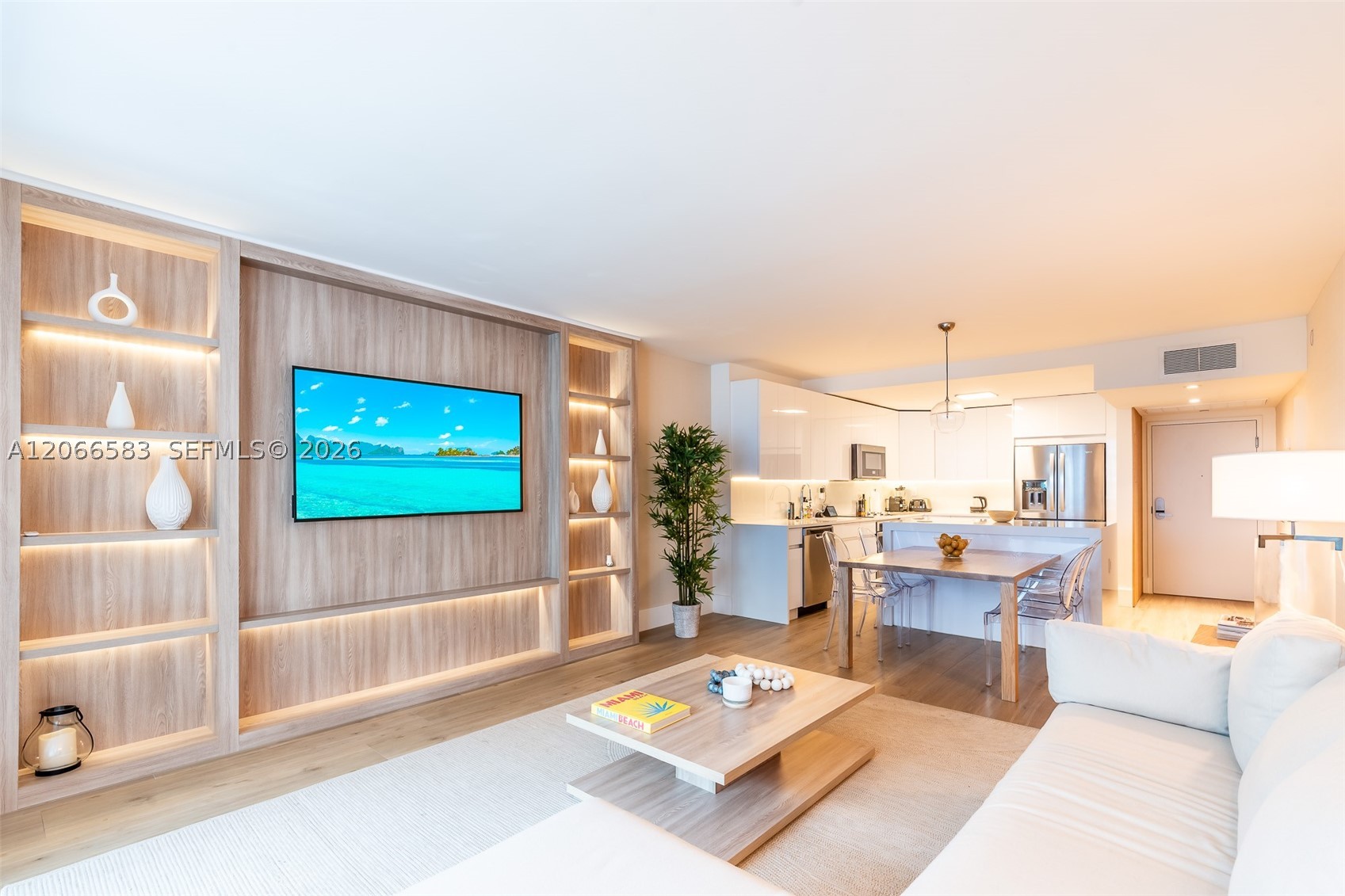 2301 Collins Ave #719