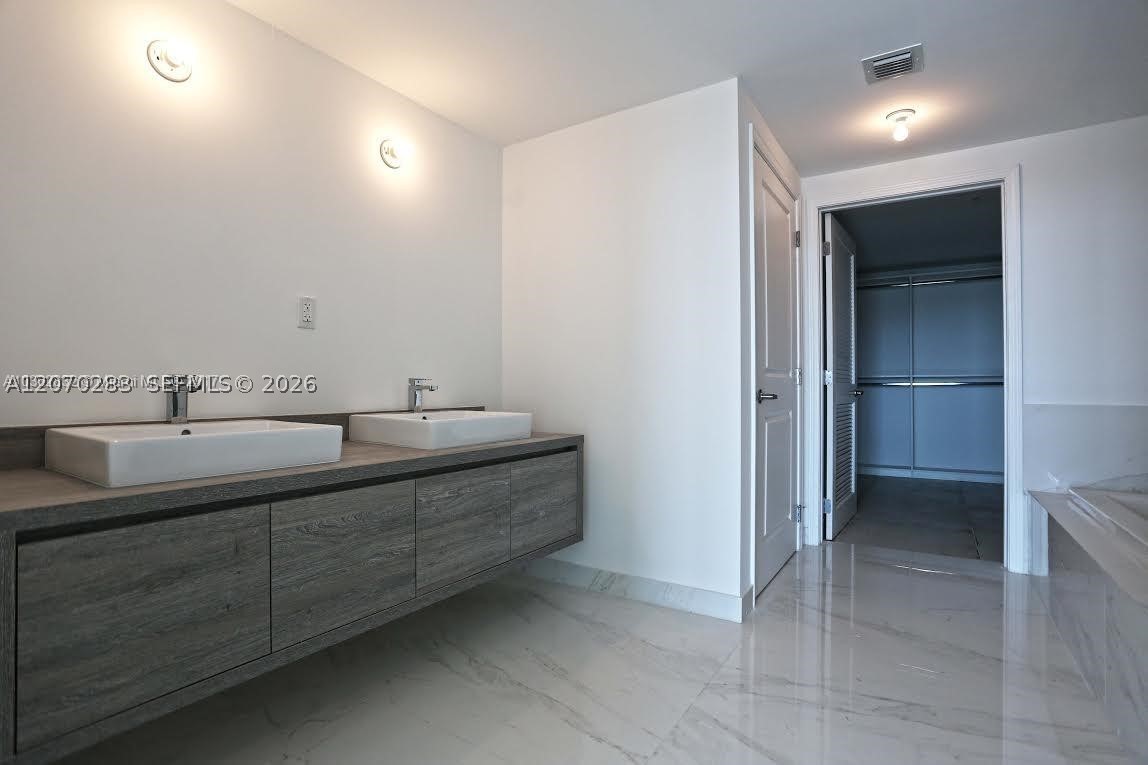 image 400 Sunny Isles4