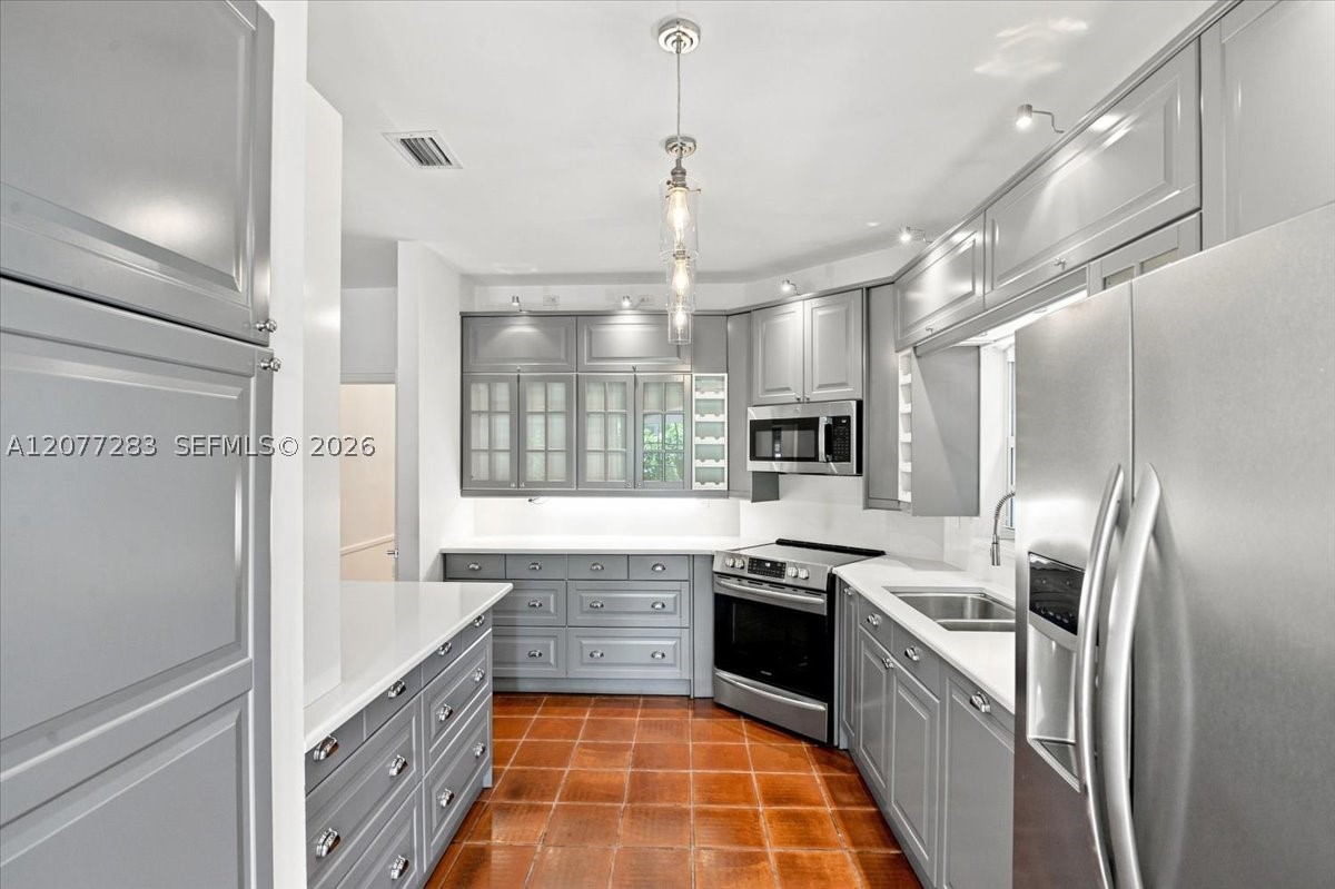 6473 Sunset Dr South Miami, FL 33143