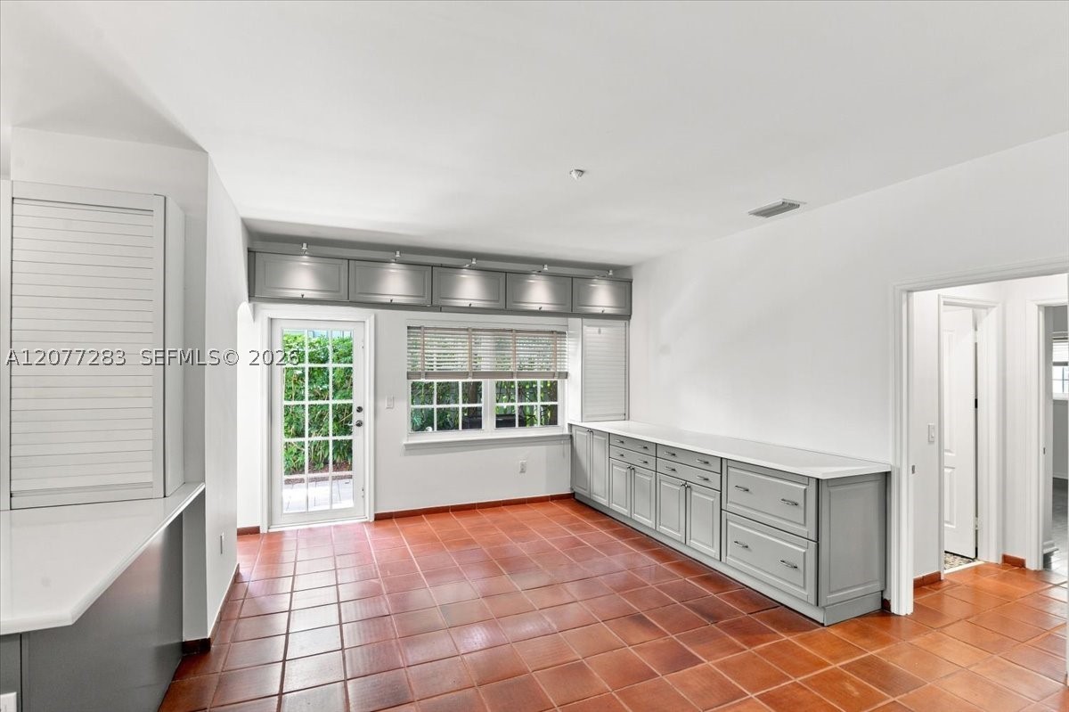 6473 Sunset Dr South Miami, FL 33143