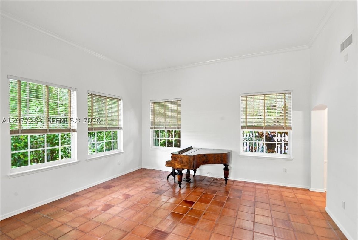 6473 Sunset Dr South Miami, FL 33143