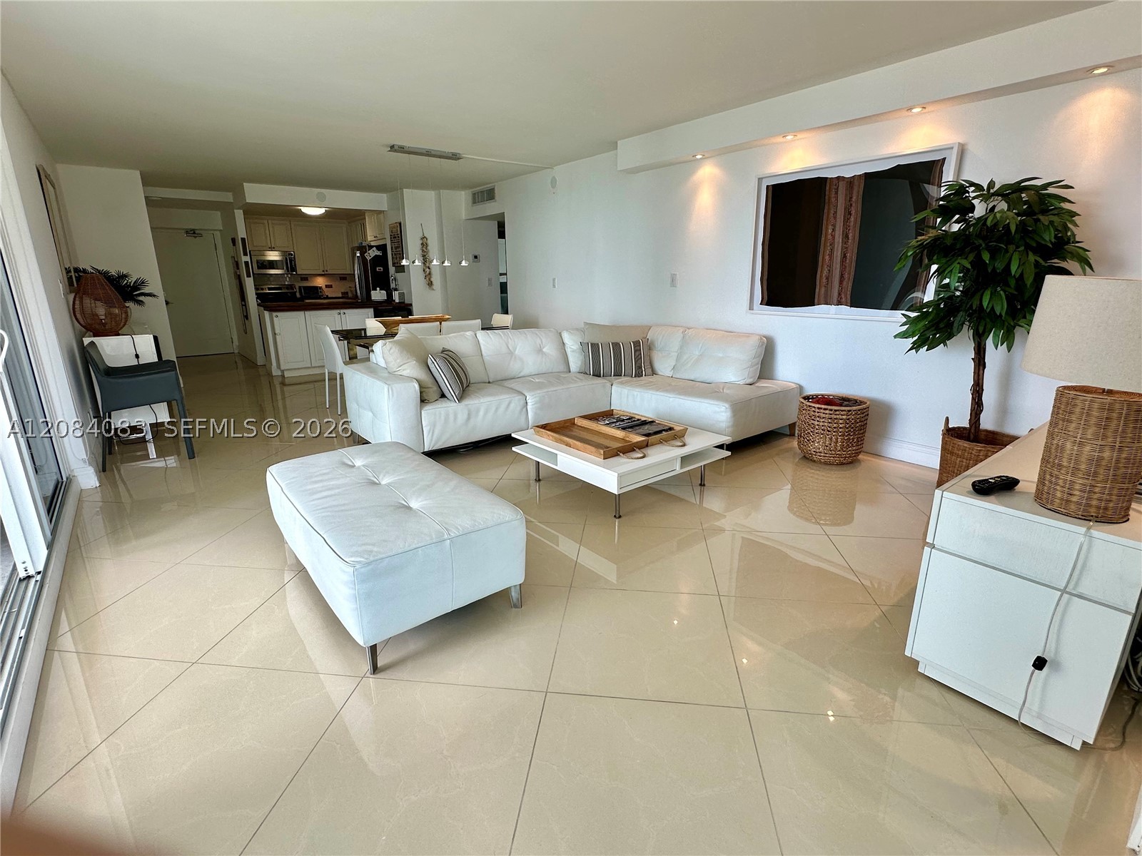 image Arlen House East10