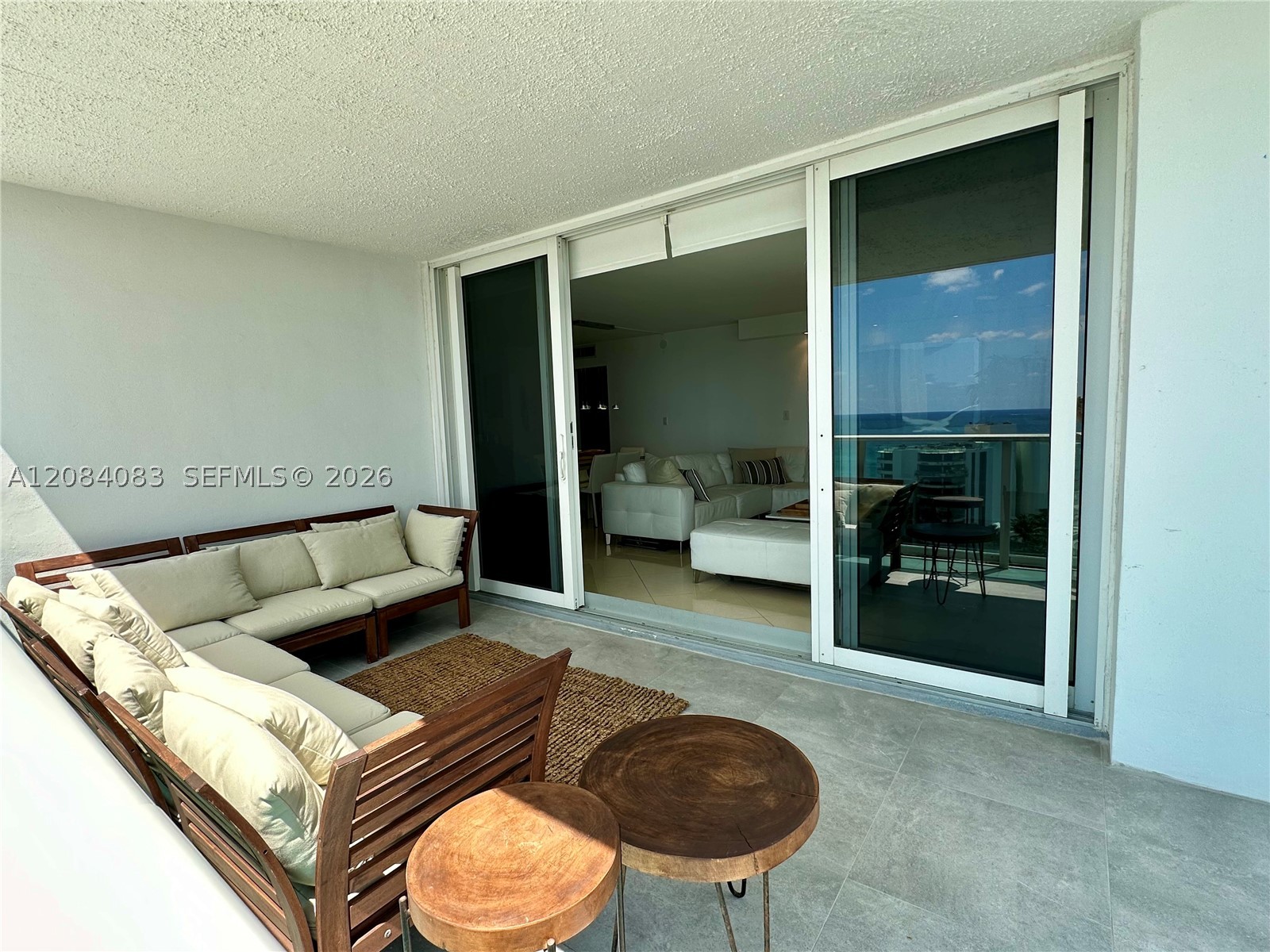 image Arlen House East17