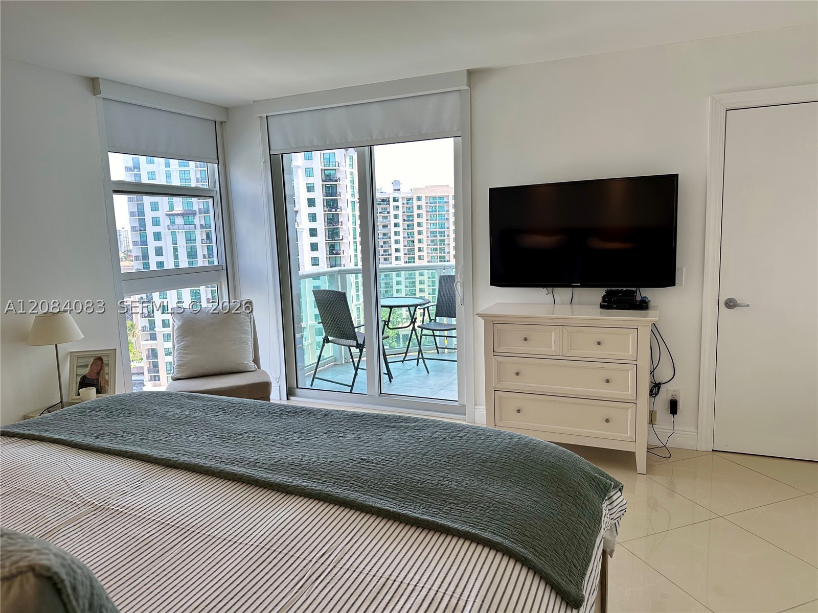 image Arlen House East25