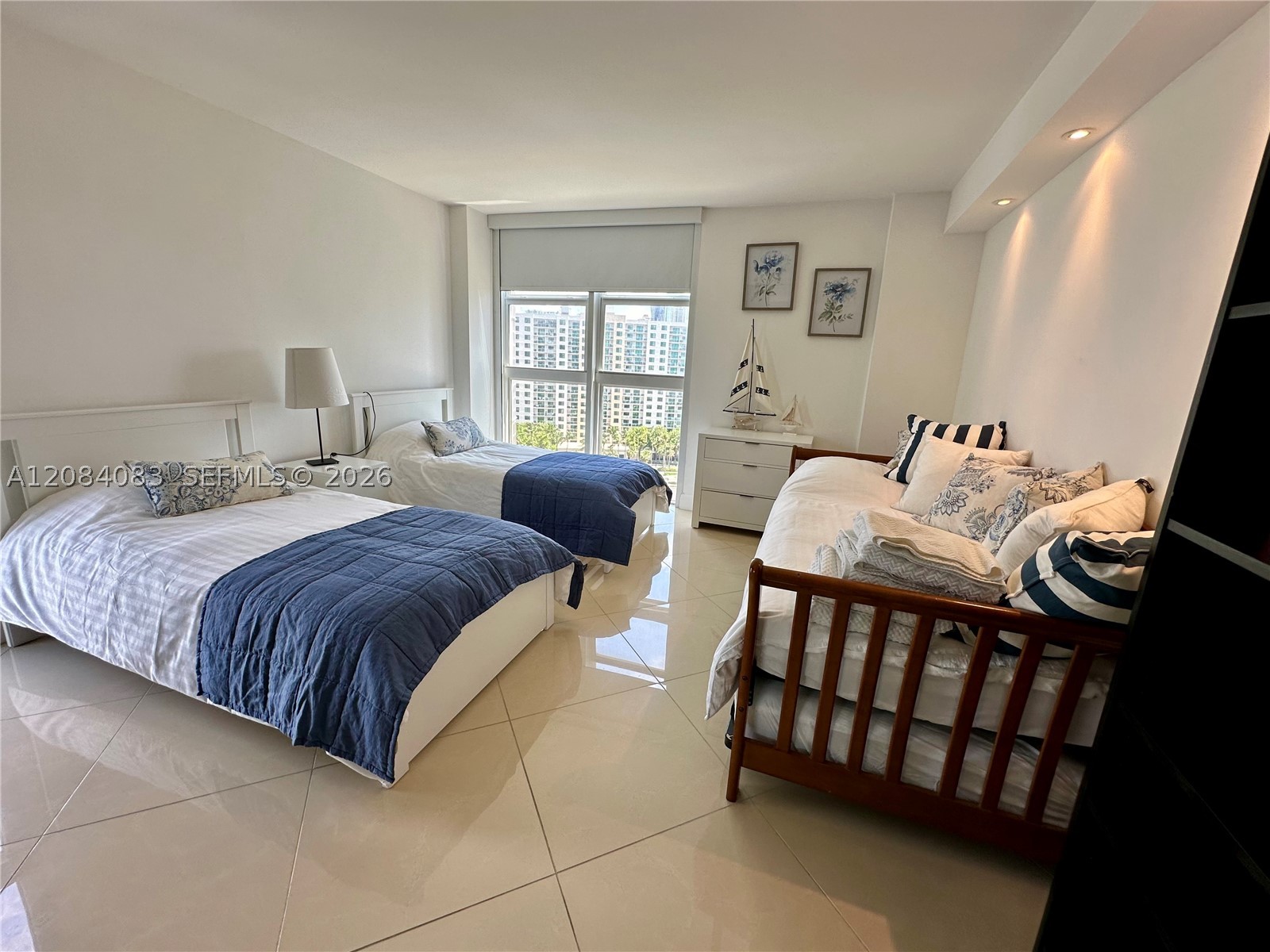image Arlen House East29