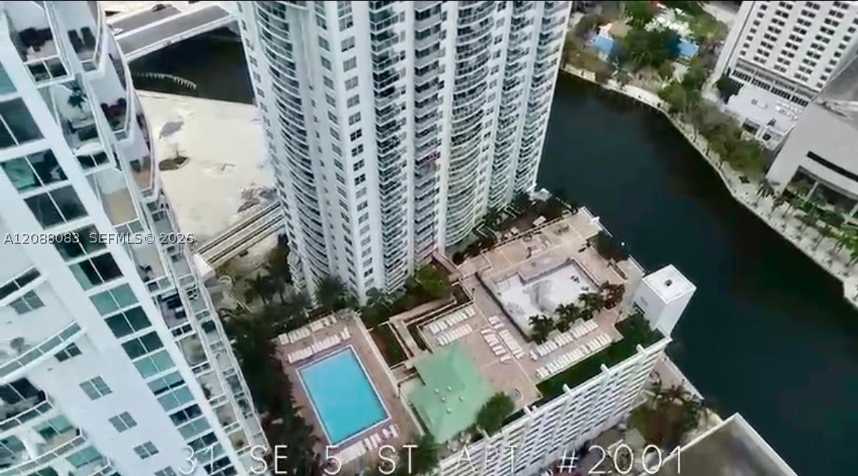 image Brickell on the River North9