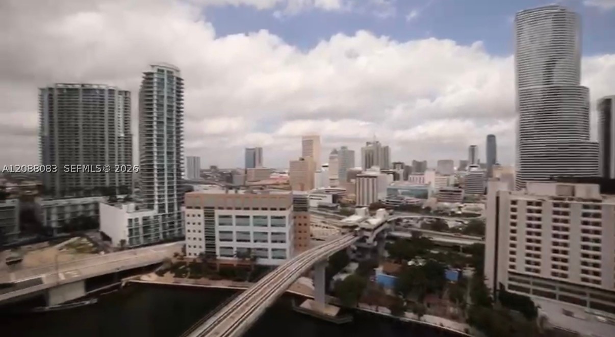image Brickell on the River North1