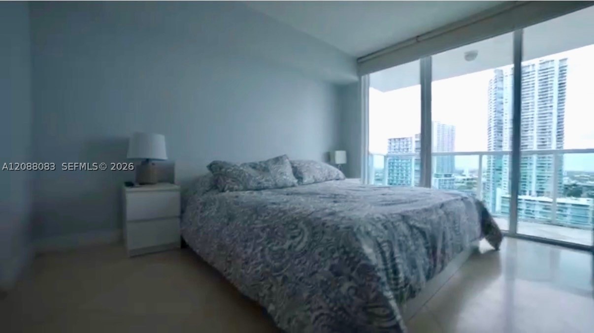 image Brickell on the River North3