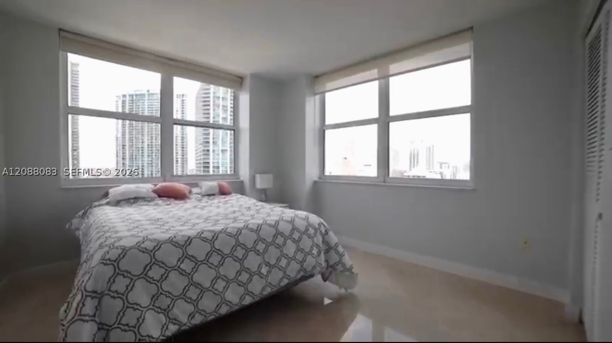 image Brickell on the River North5
