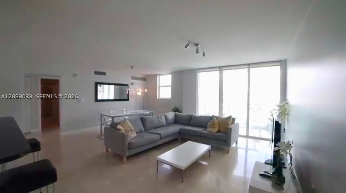 image Brickell on the River North7