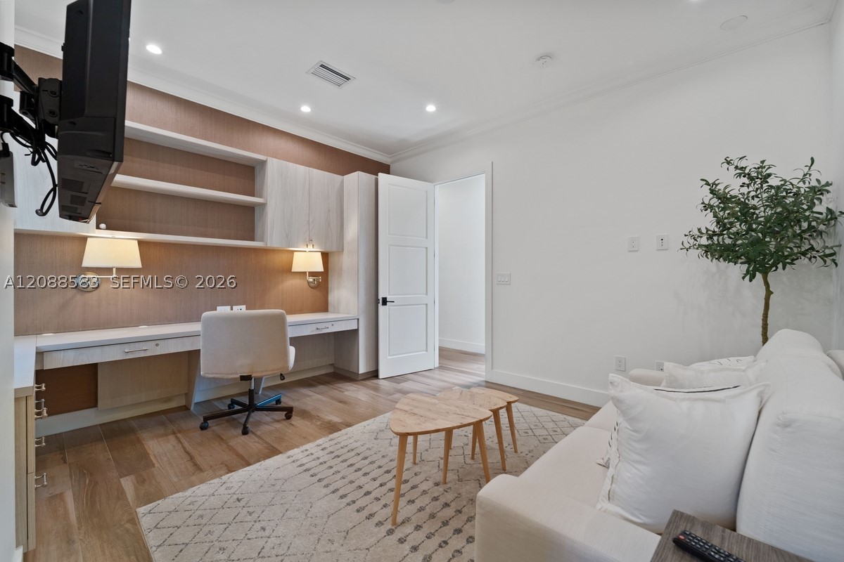 5851 SW 77th Ter South Miami, FL 33143