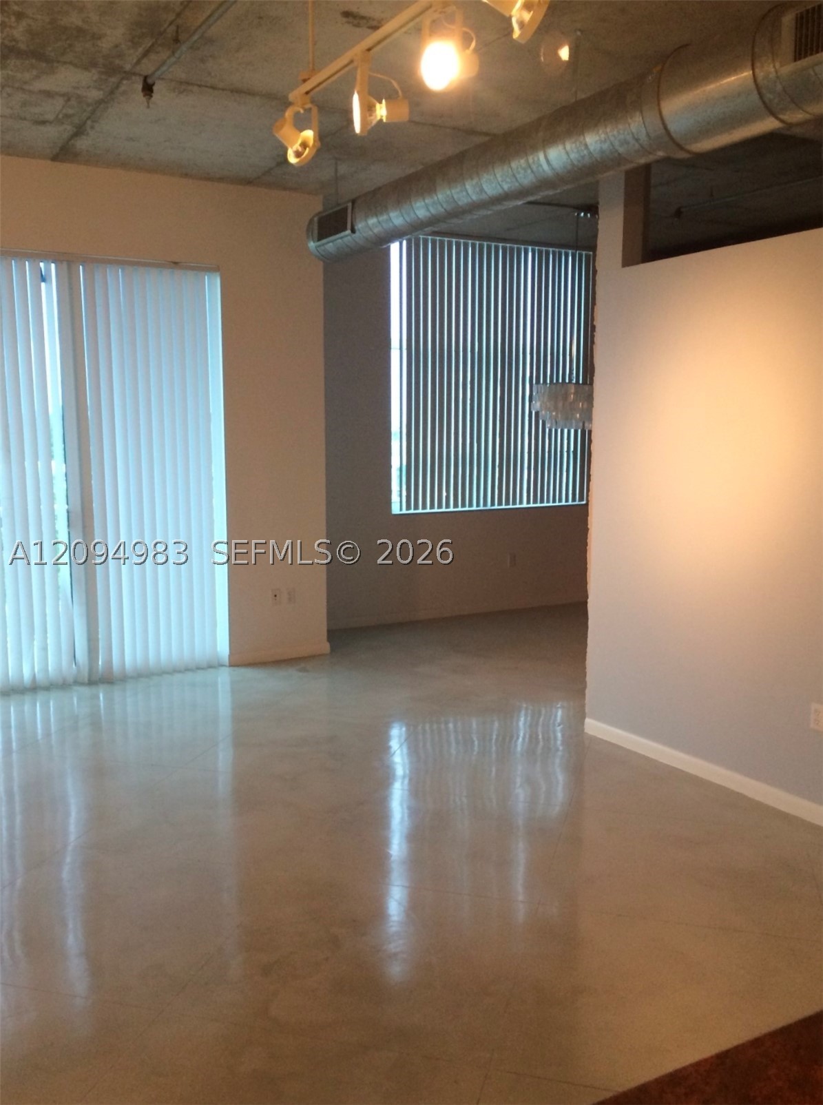 image Cite on the Bay West27