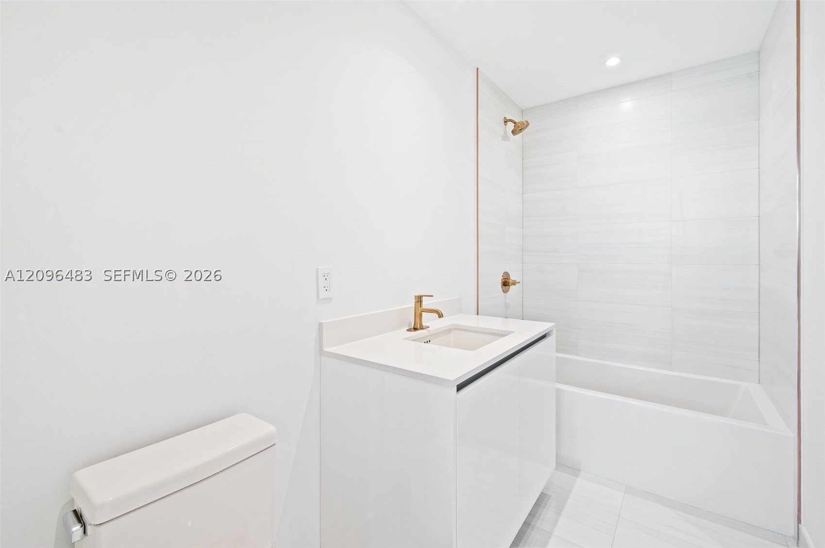 2678 Tigertail Ave #1903 Miami, FL 33133