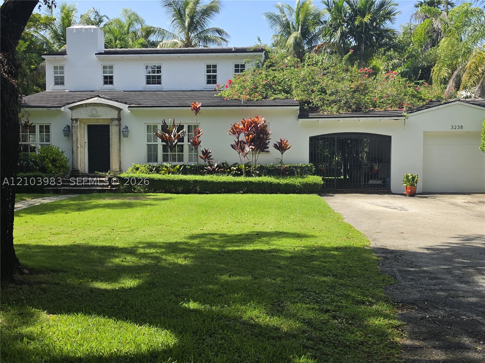 3238 Riviera Dr