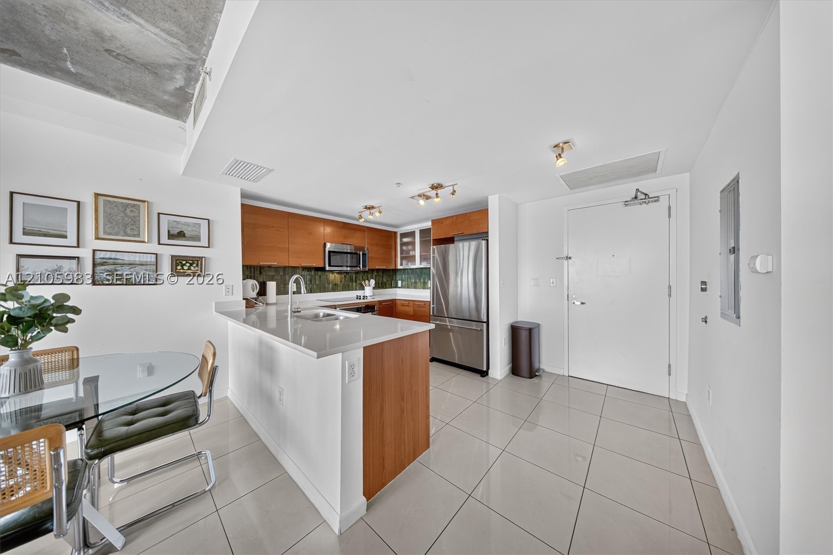 image Midblock Condo10