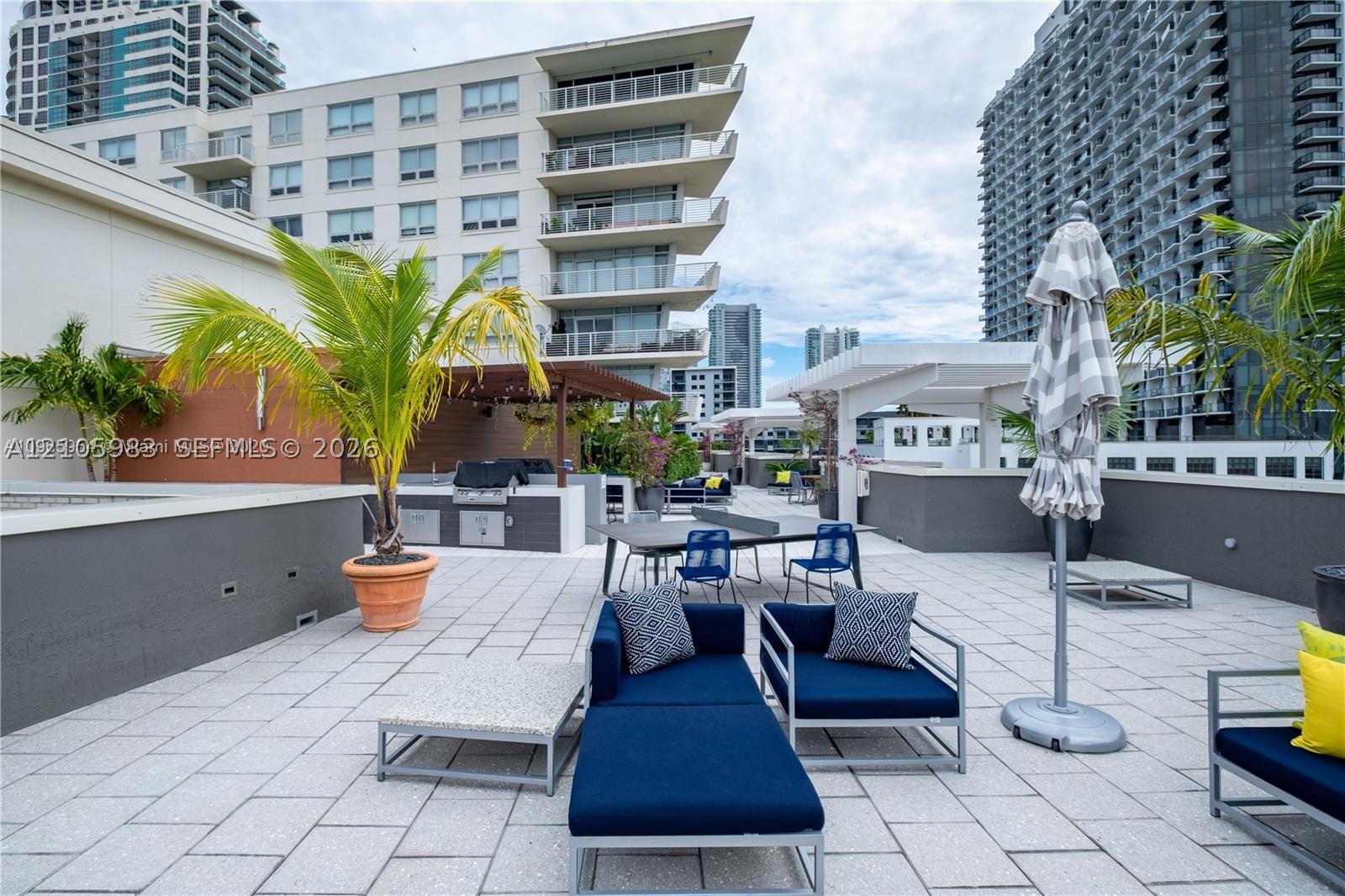 image Midblock Condo31
