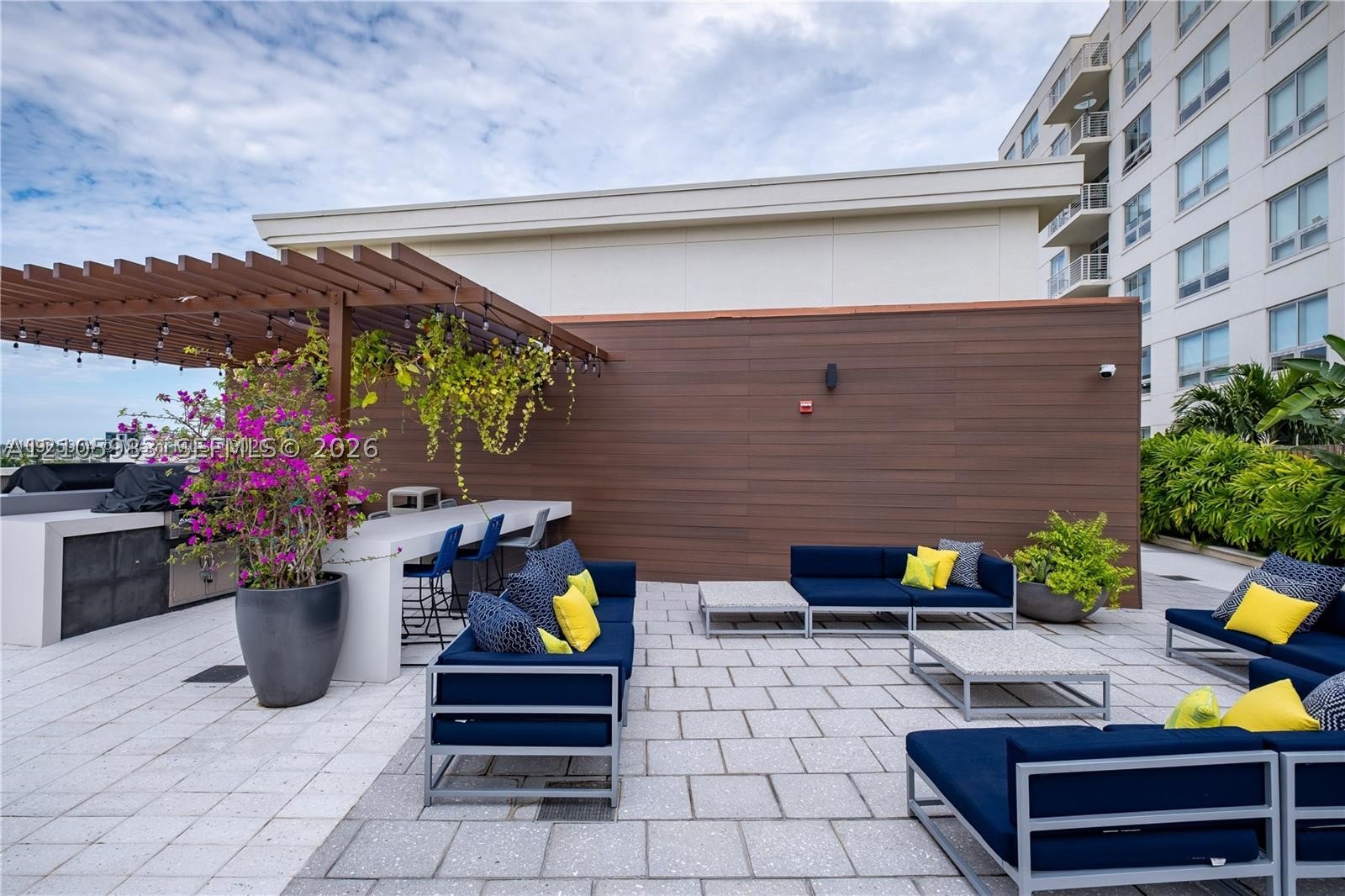 image Midblock Condo32