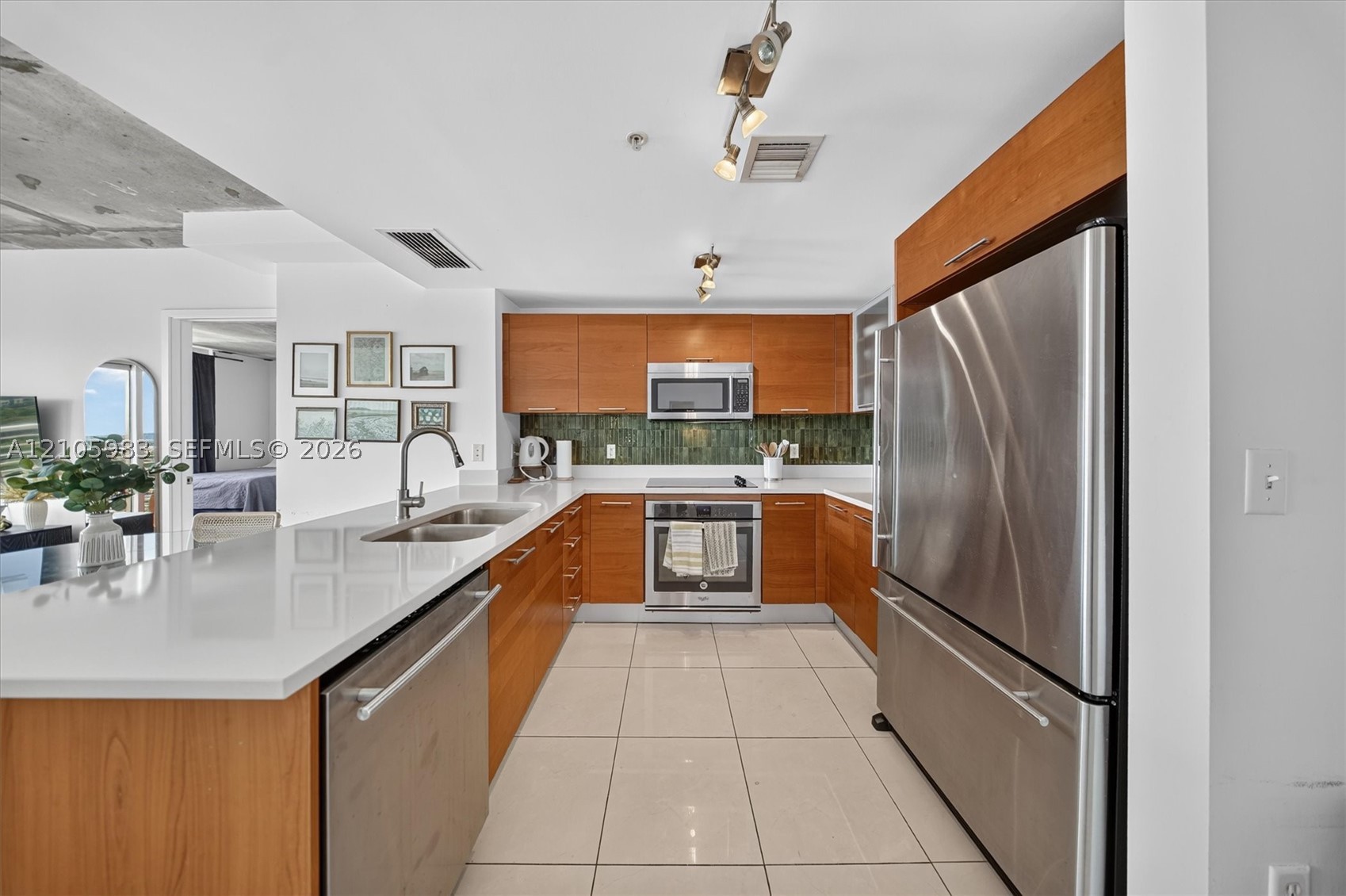 image Midblock Condo7