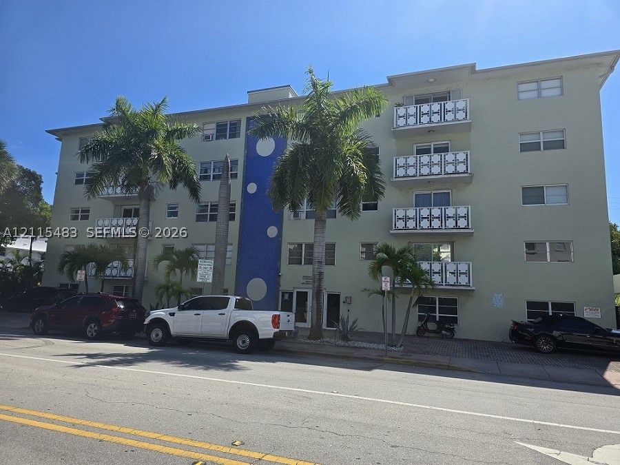 1498 Jefferson Ave #208