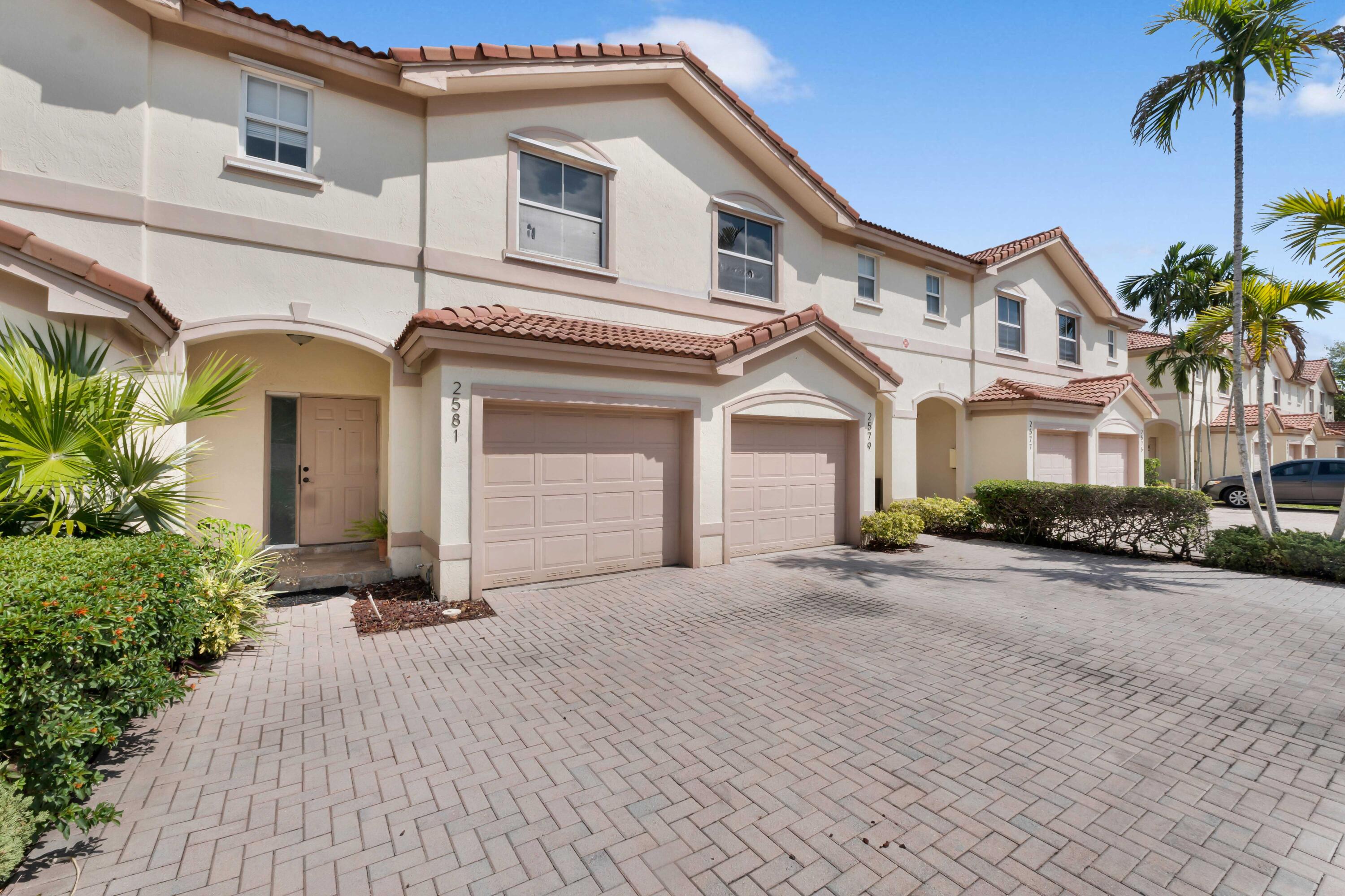2581 Riverside Coral Springs, FL 33065