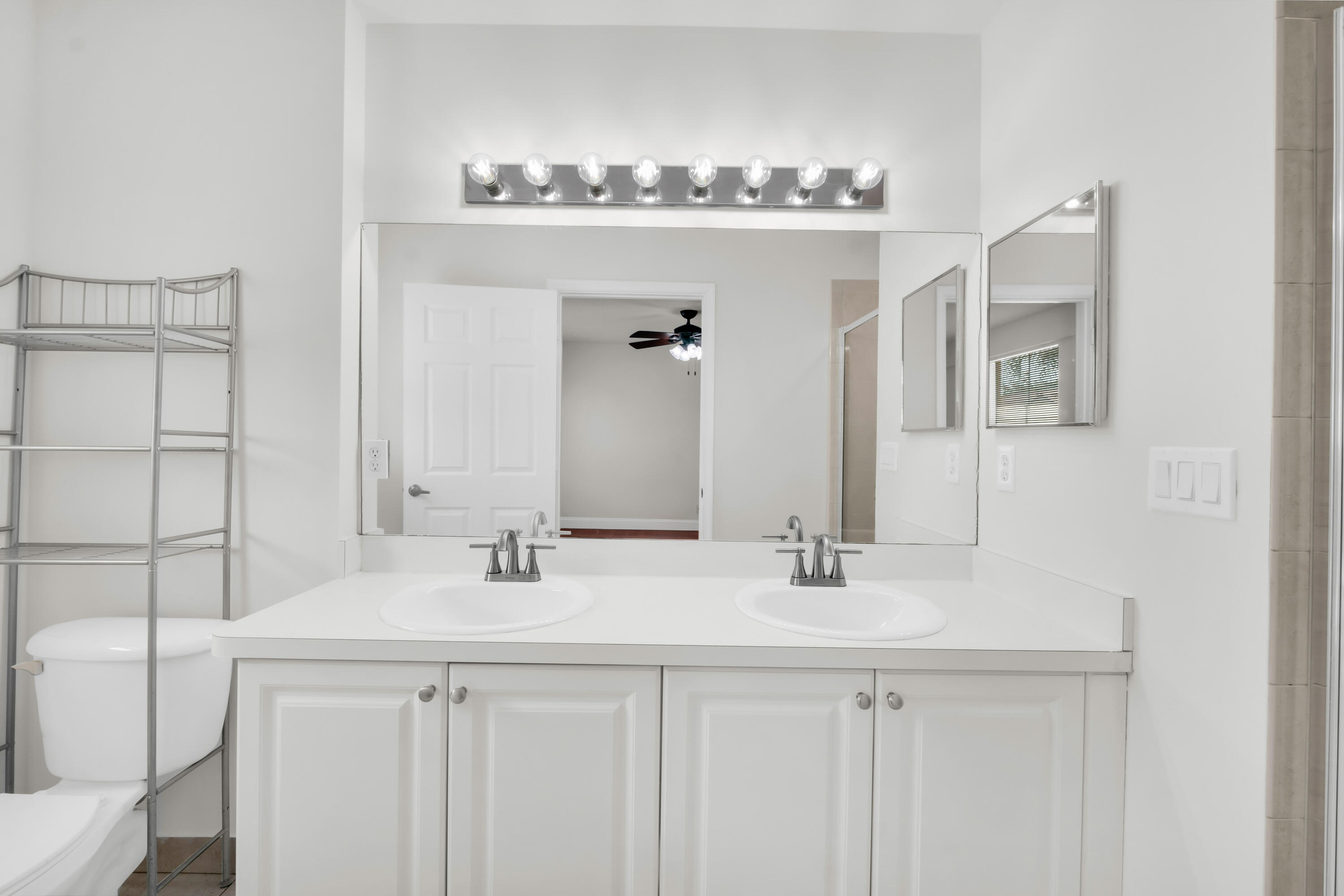 2581 Riverside Coral Springs, FL 33065