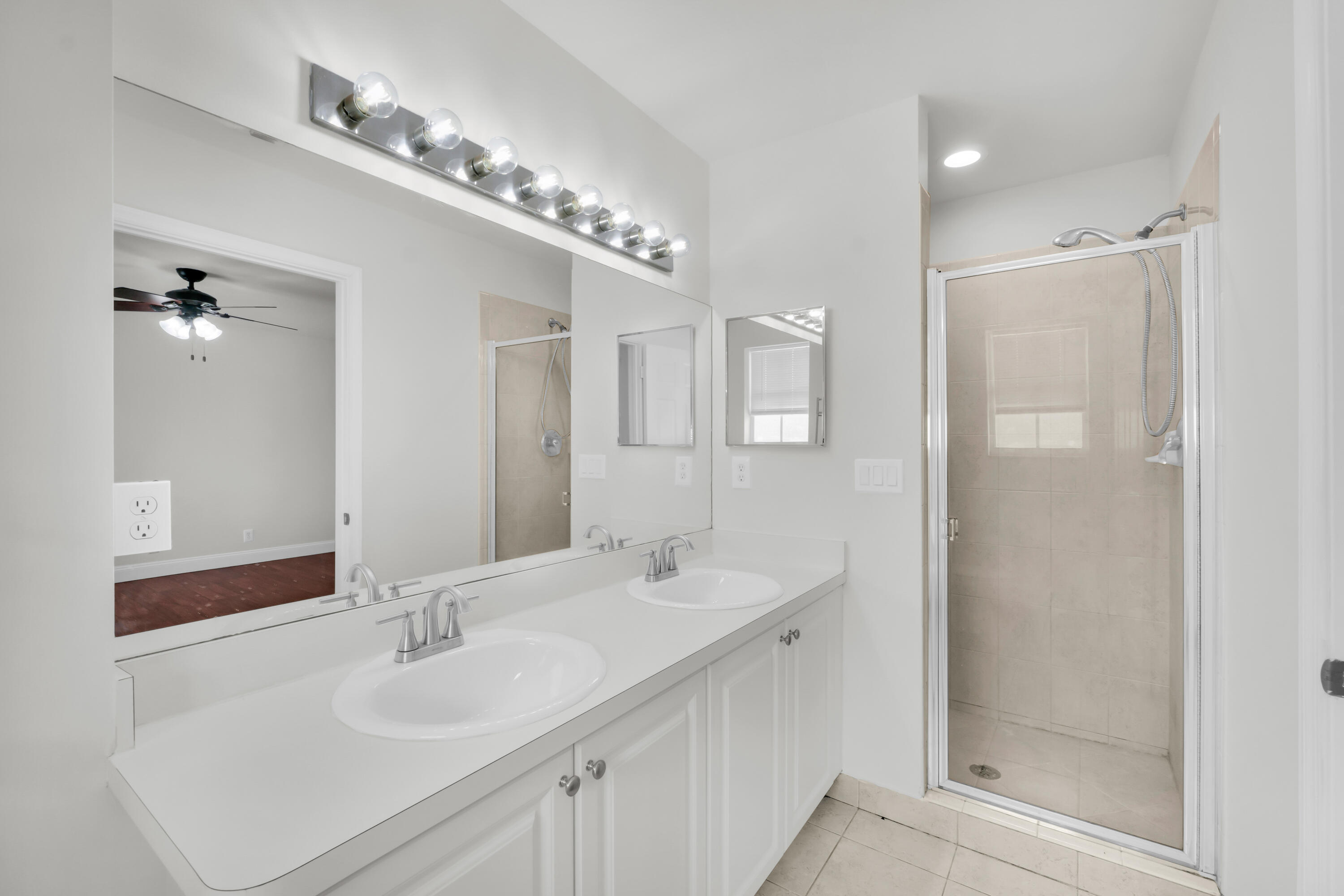 2581 Riverside Coral Springs, FL 33065