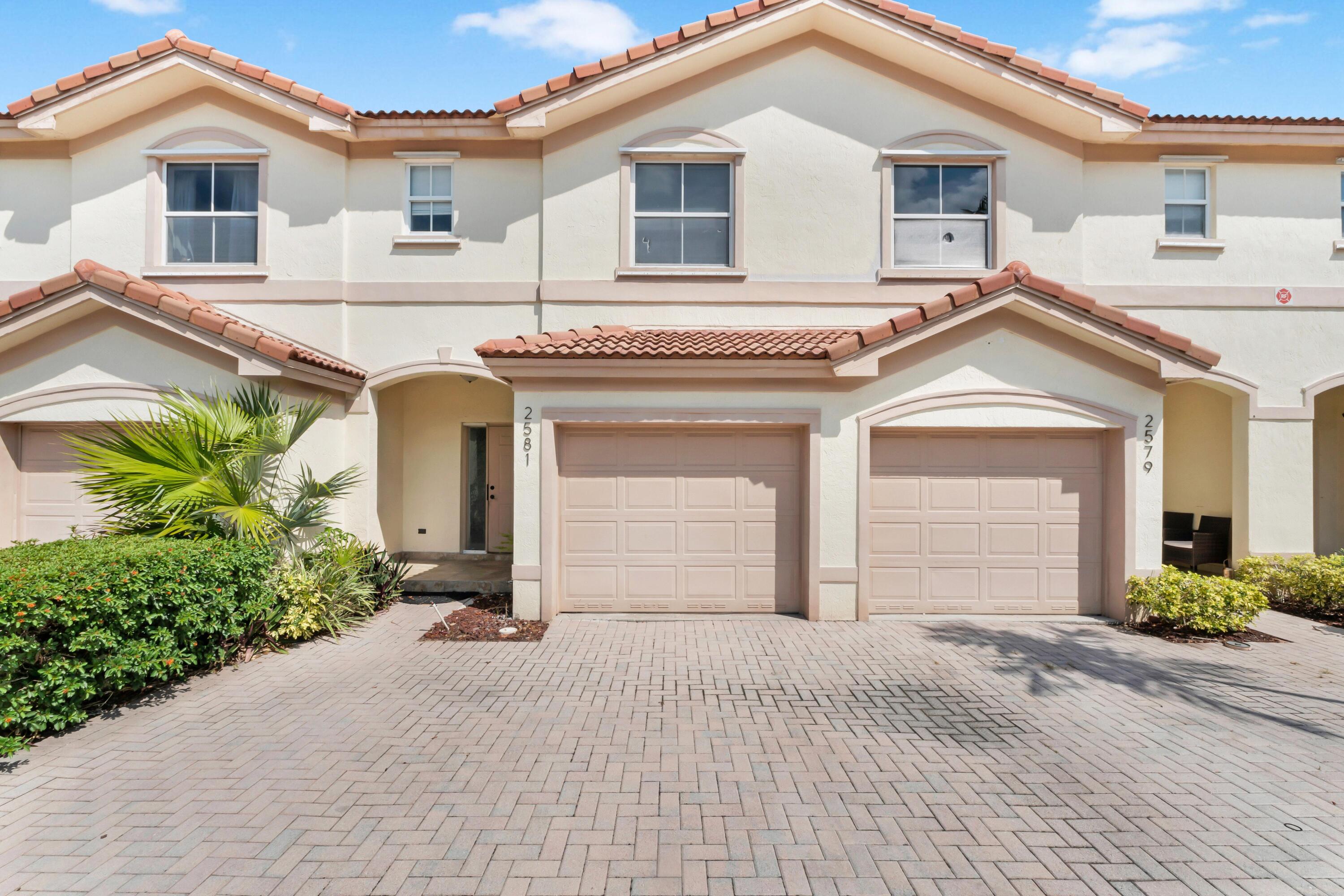 2581 Riverside Coral Springs, FL 33065