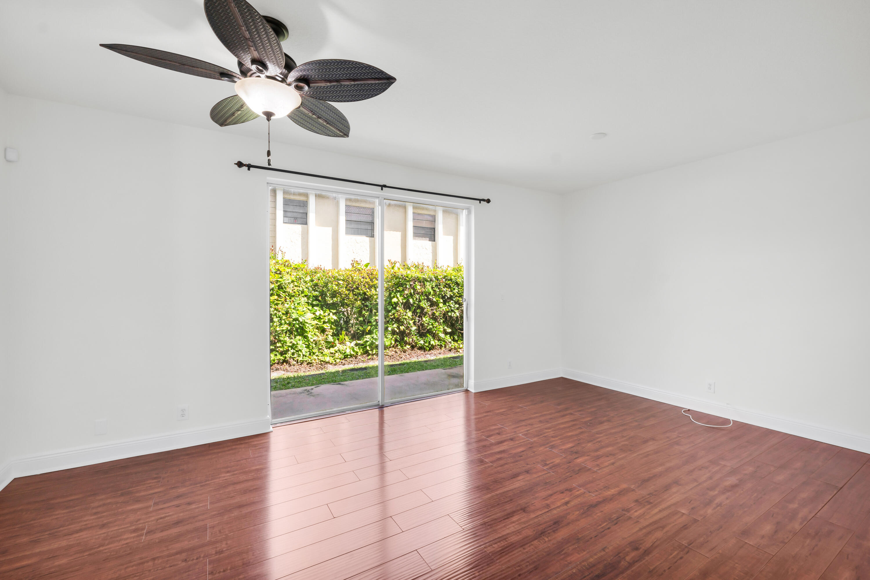 2581 Riverside Coral Springs, FL 33065