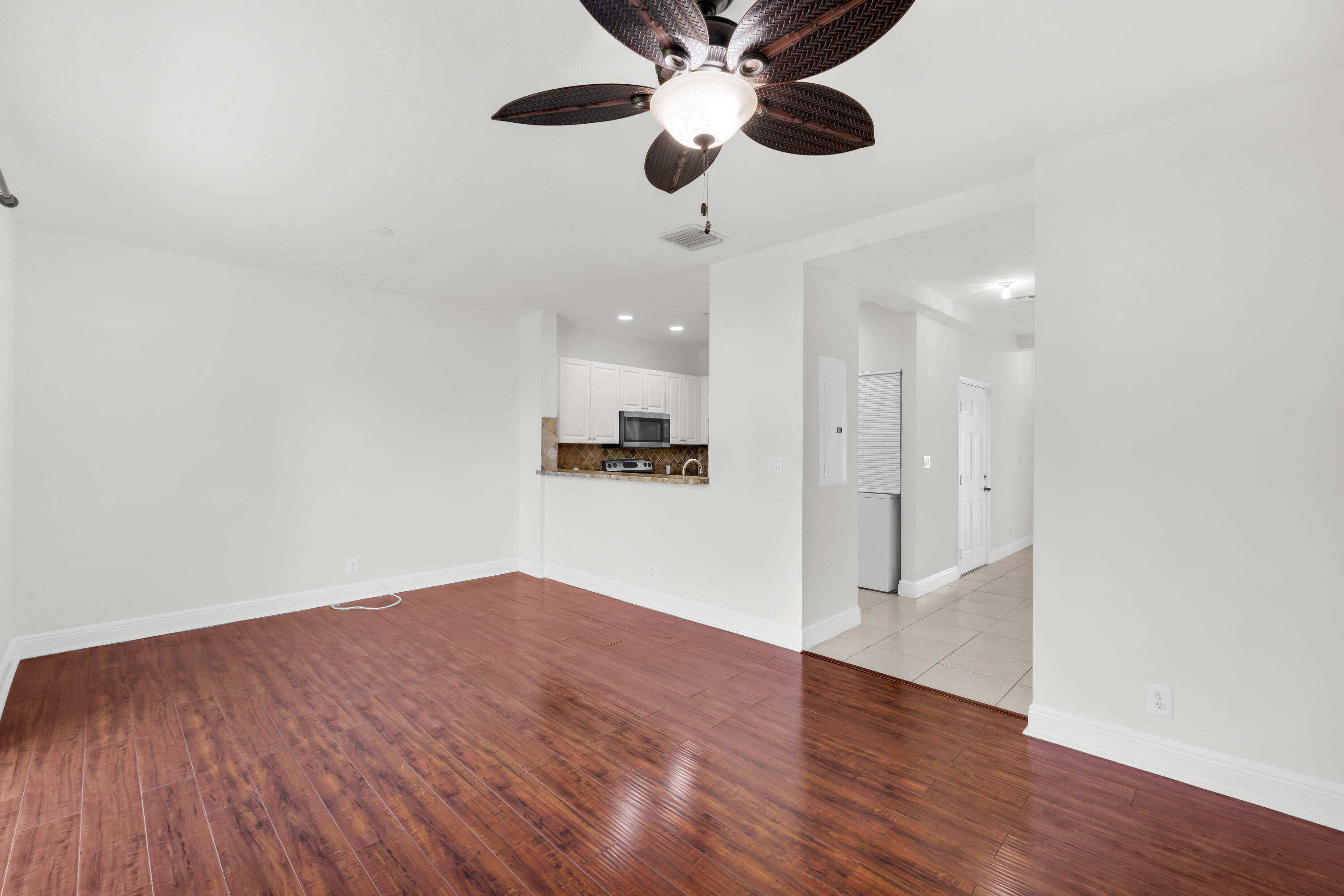 2581 Riverside Coral Springs, FL 33065