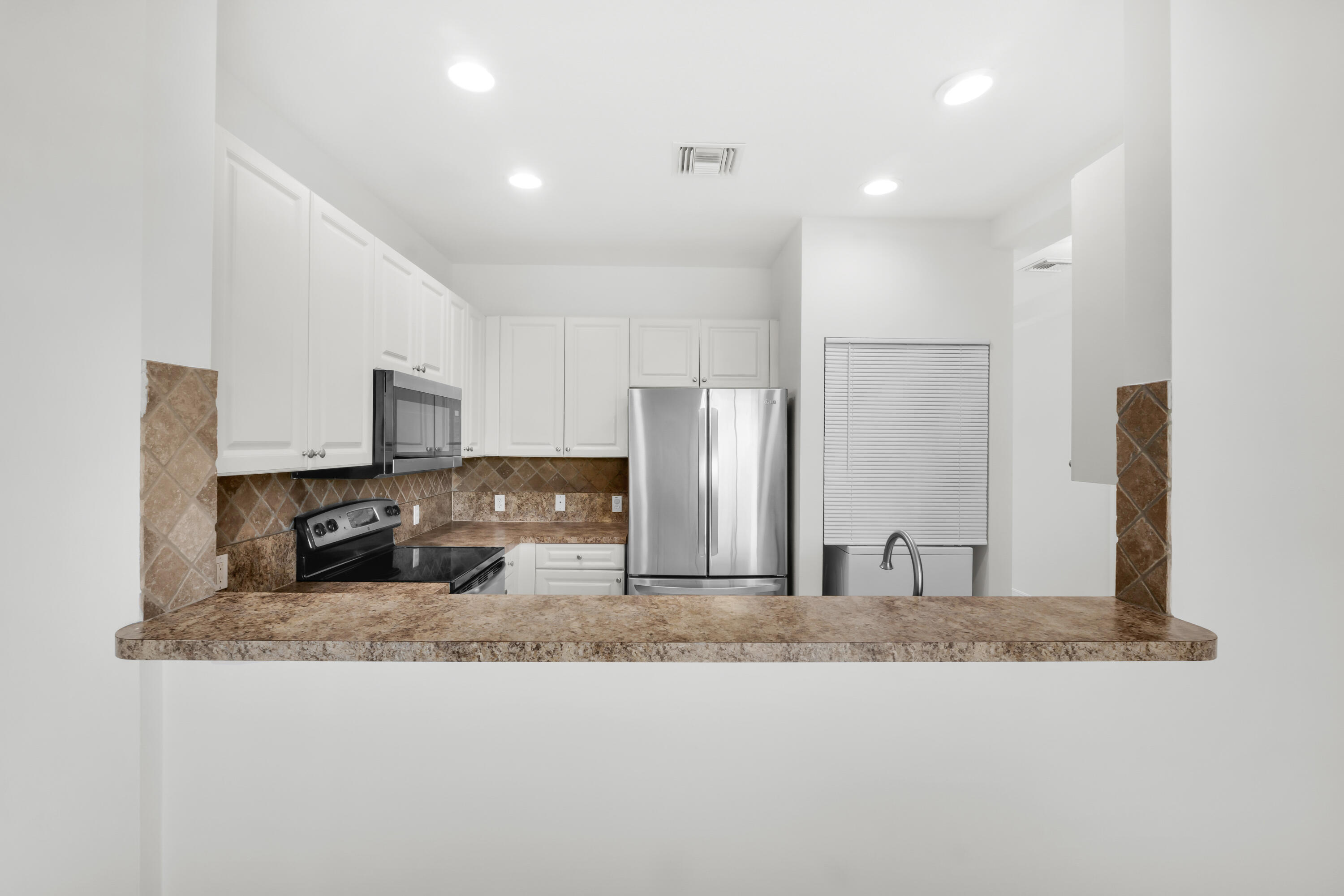 2581 Riverside Coral Springs, FL 33065