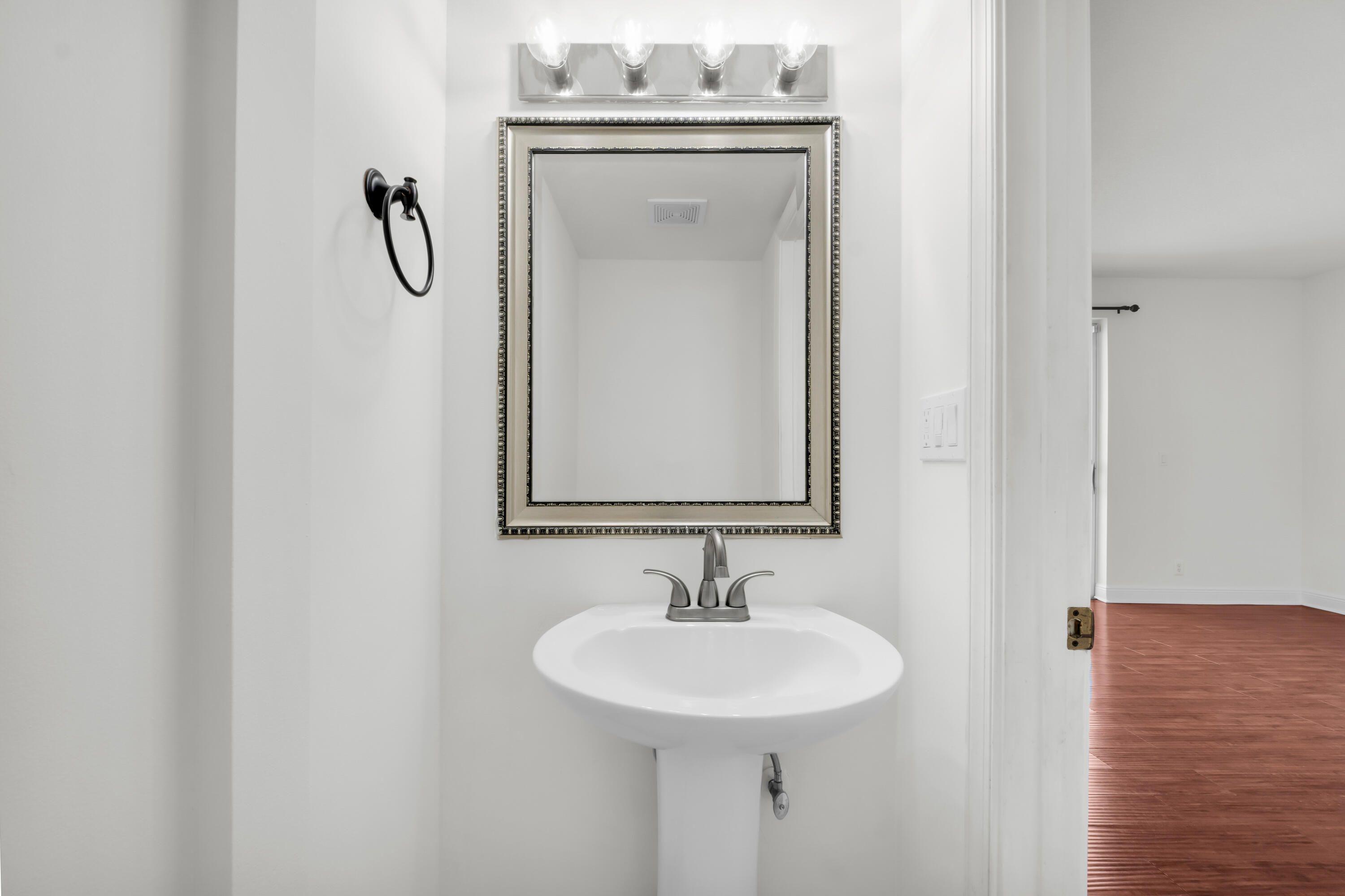 2581 Riverside Coral Springs, FL 33065