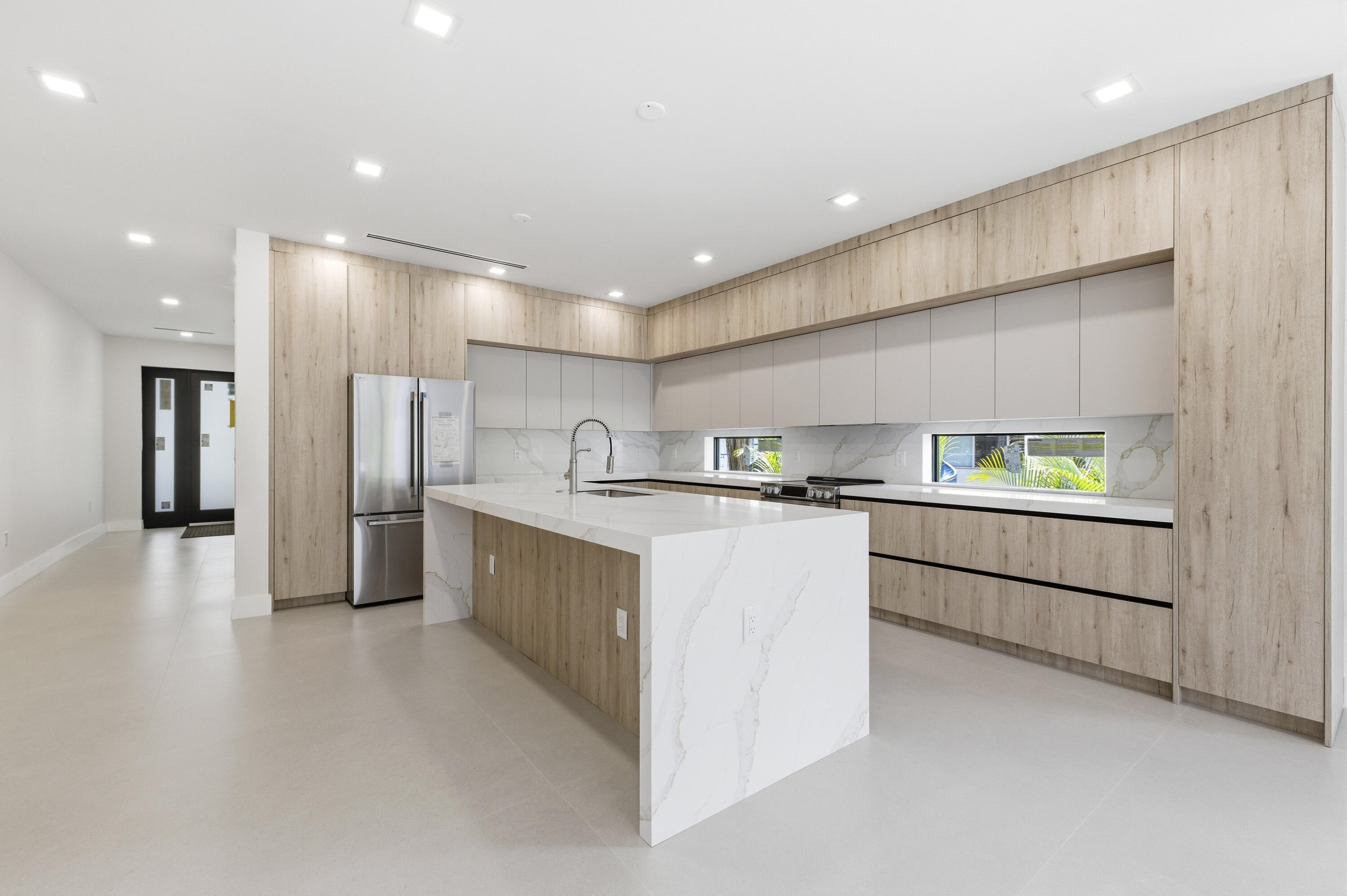 819 SW 1st Fort Lauderdale, FL 33312