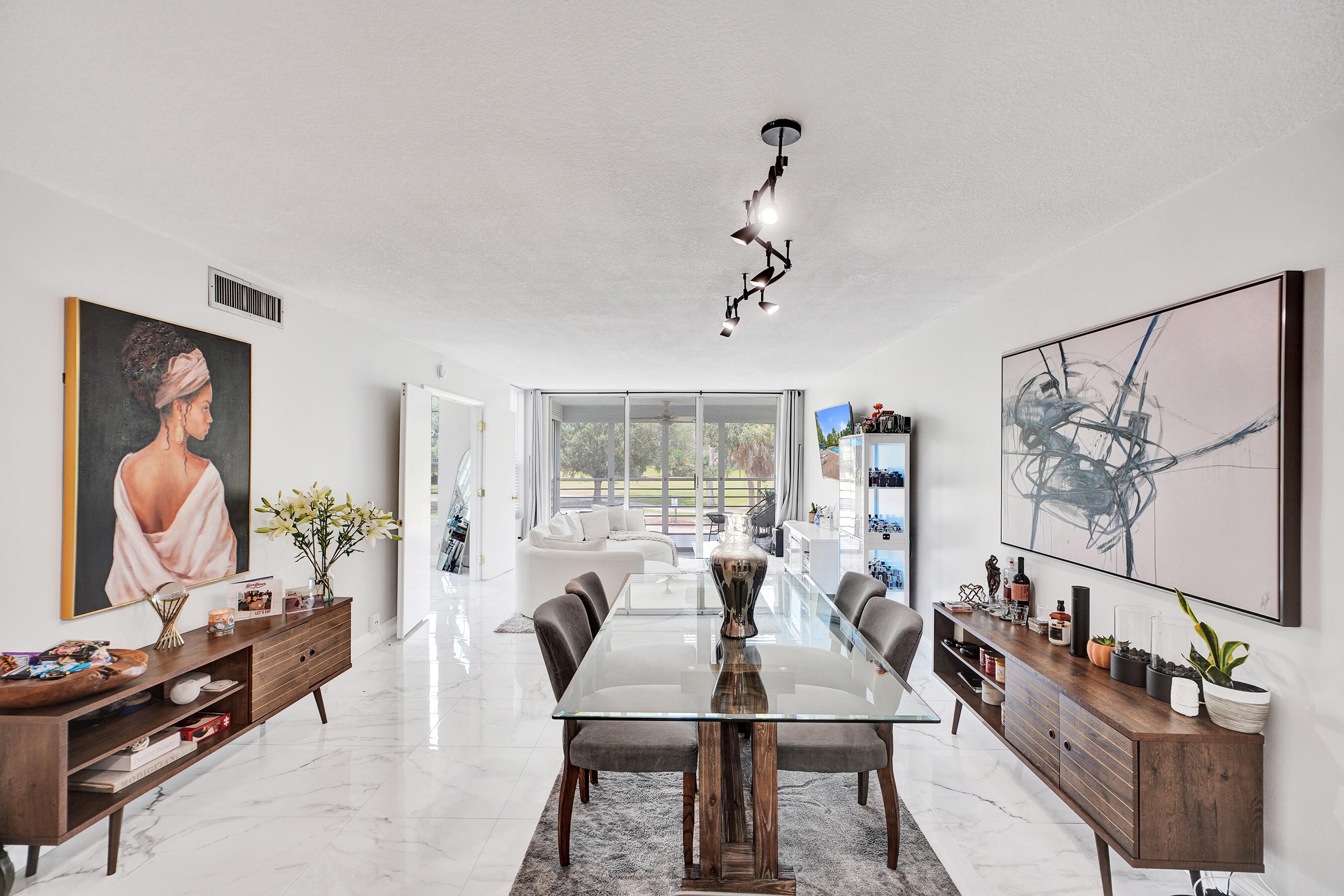 545 Oaks #204