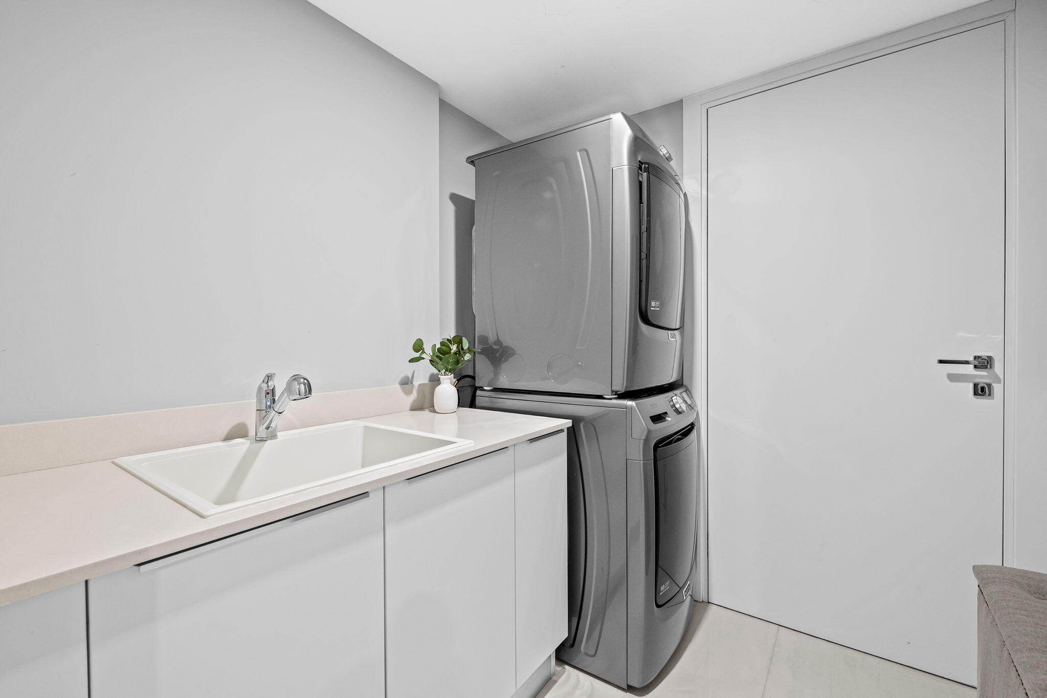 435 Bayshore #302 Fort Lauderdale, FL 33304
