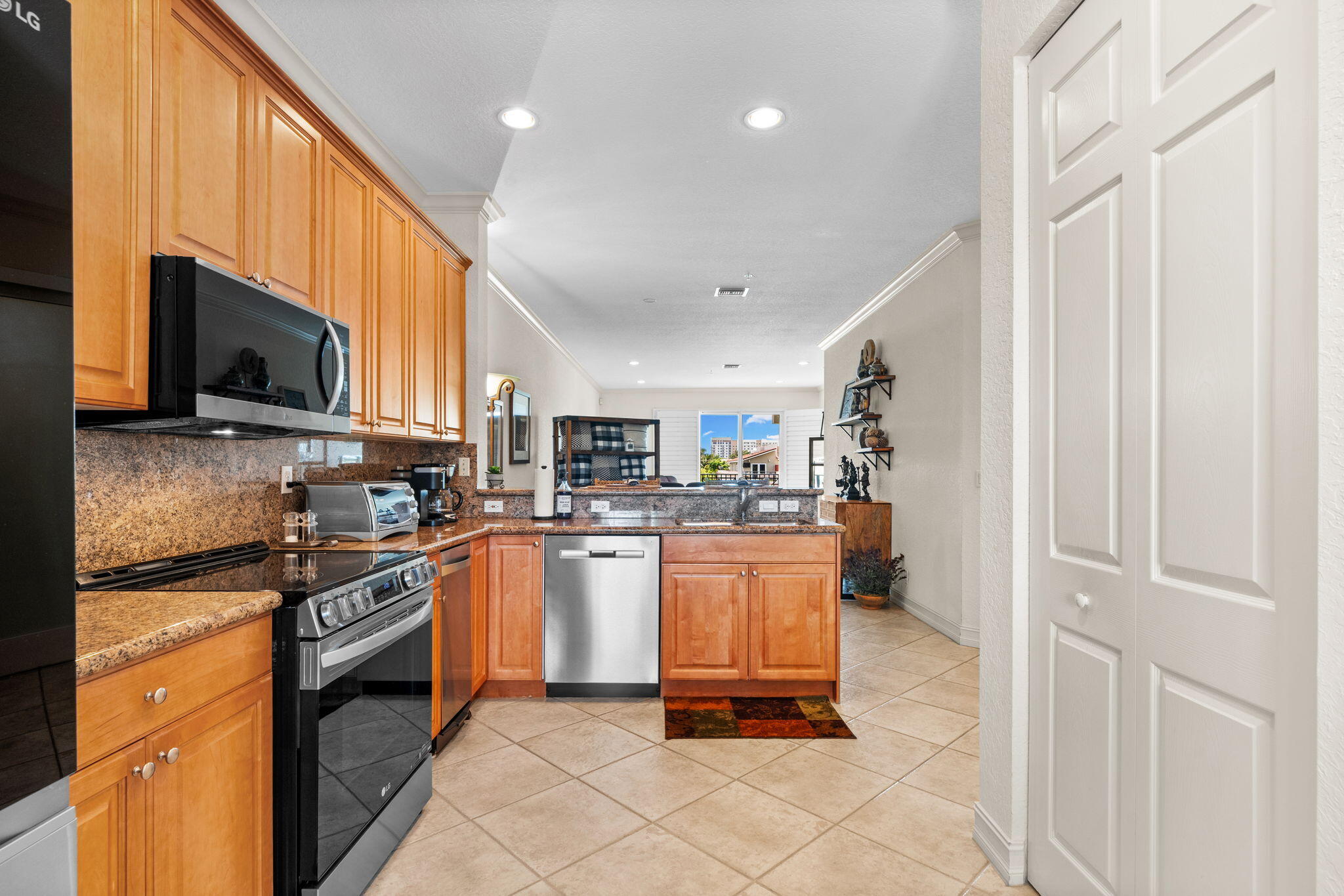 2720 NE 15th #303 Fort Lauderdale, FL 33304
