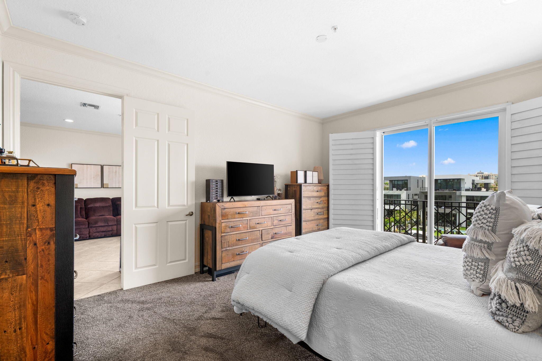 2720 NE 15th #303 Fort Lauderdale, FL 33304