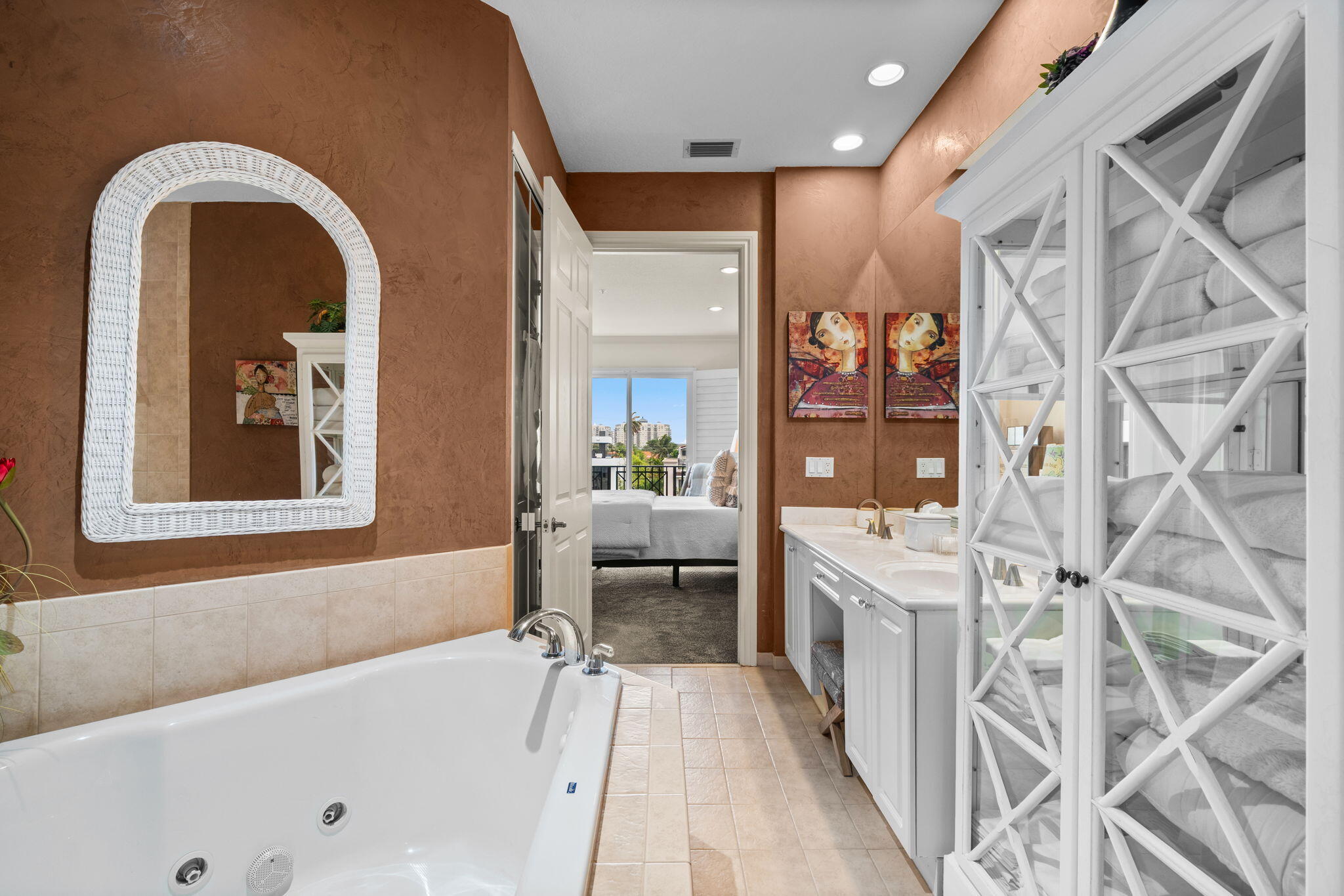 2720 NE 15th #303 Fort Lauderdale, FL 33304