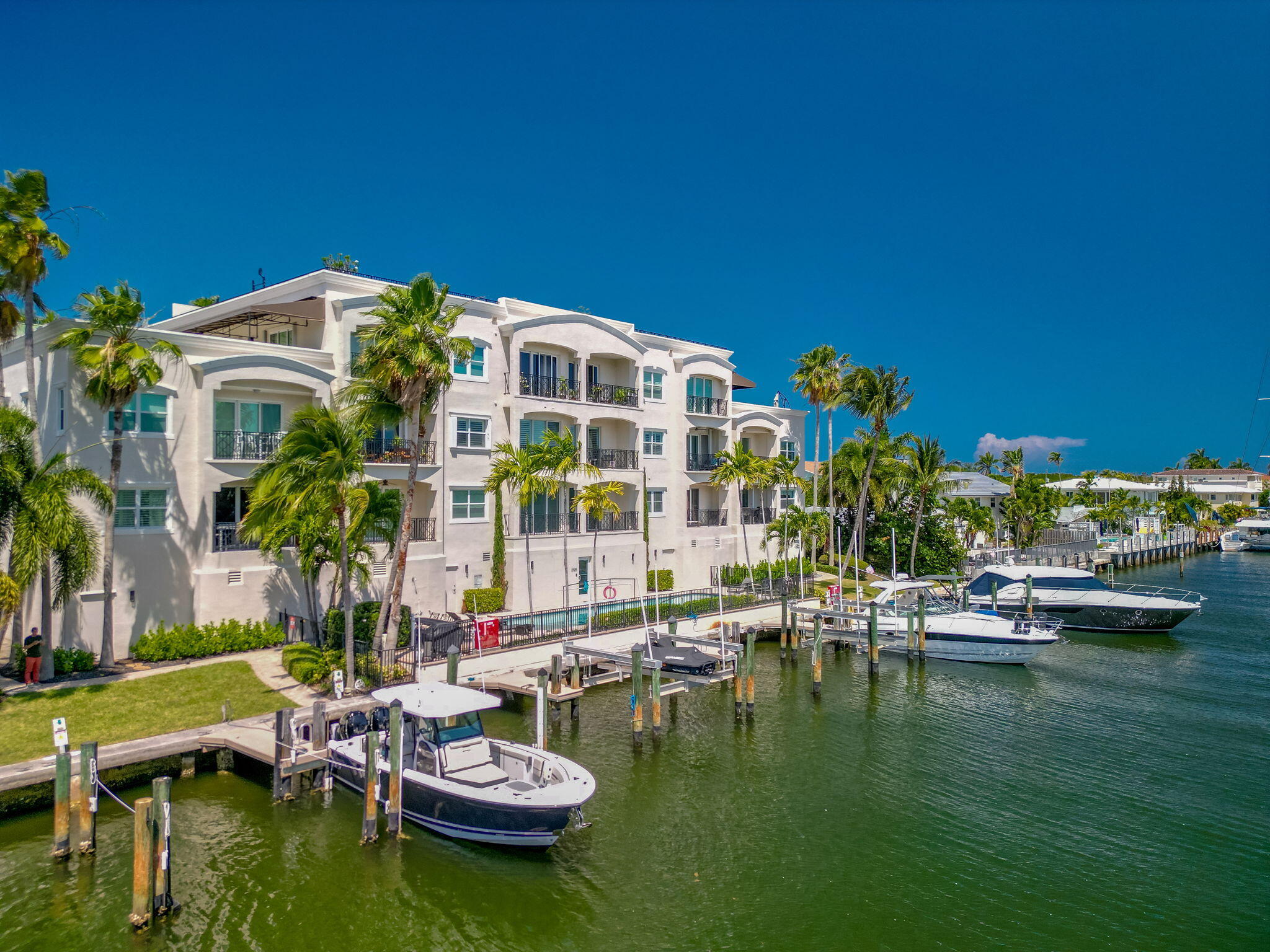 2720 NE 15th #303 Fort Lauderdale, FL 33304