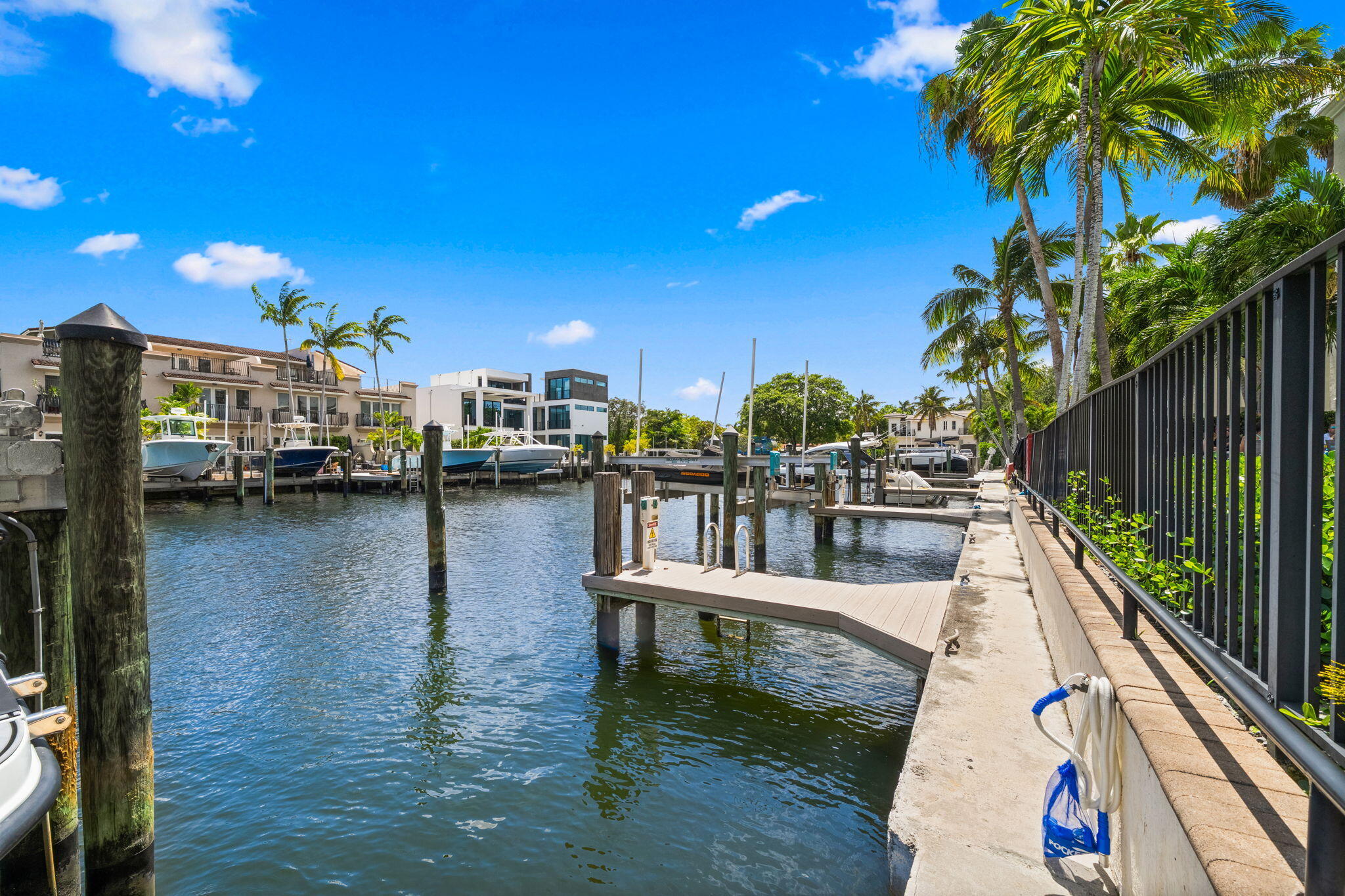 2720 NE 15th #303 Fort Lauderdale, FL 33304