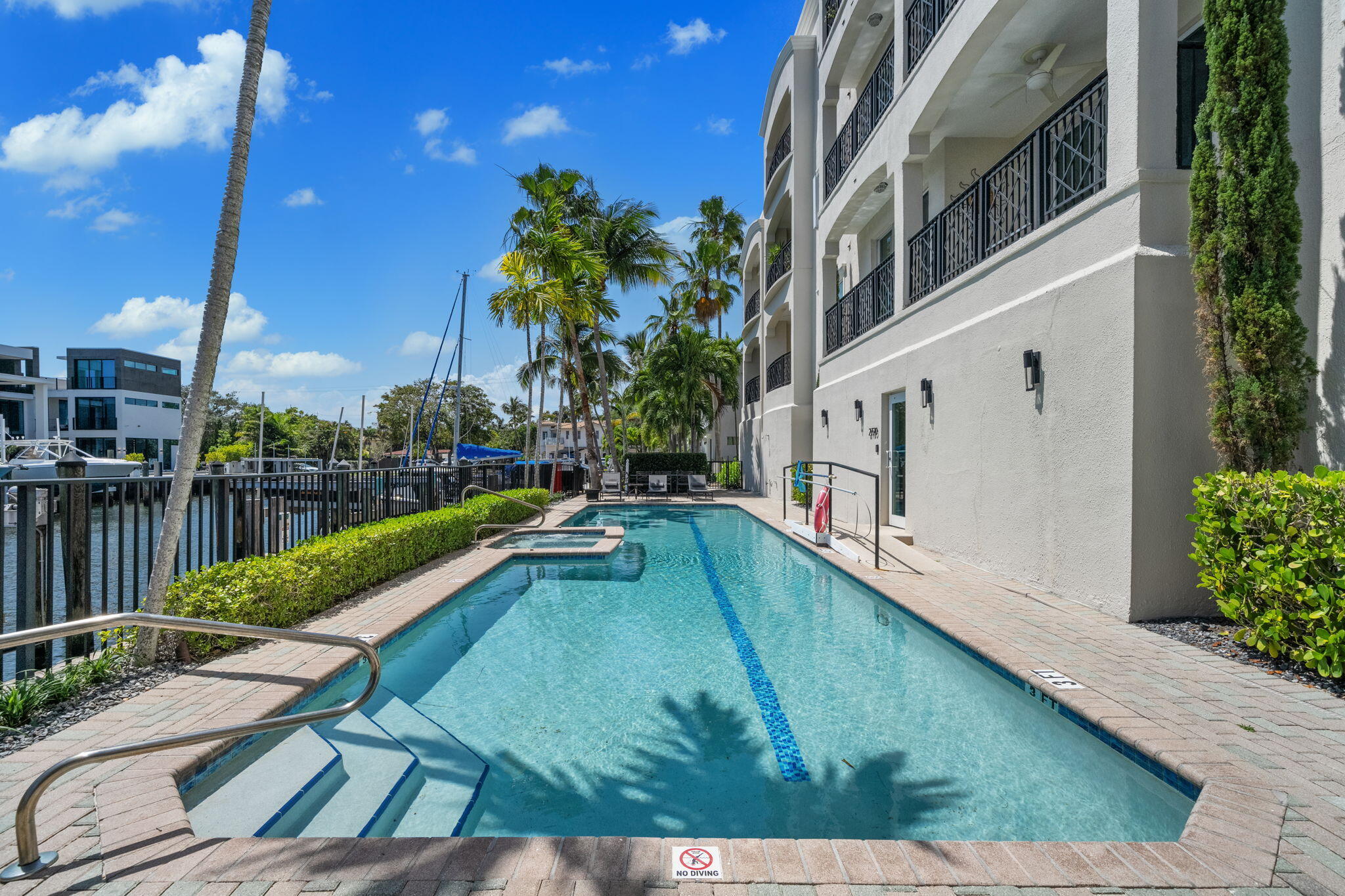 2720 NE 15th #303 Fort Lauderdale, FL 33304