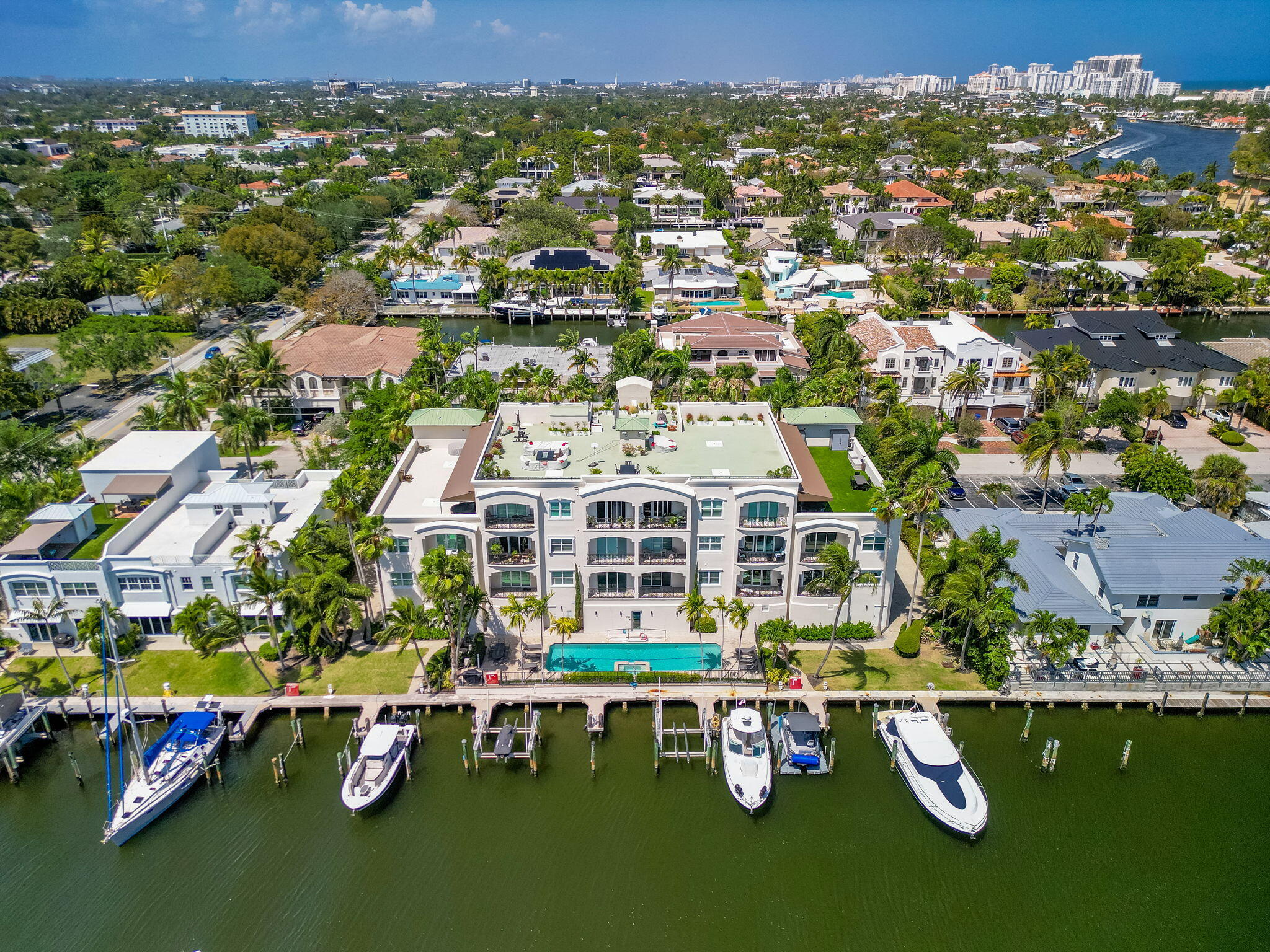 2720 NE 15th #303 Fort Lauderdale, FL 33304