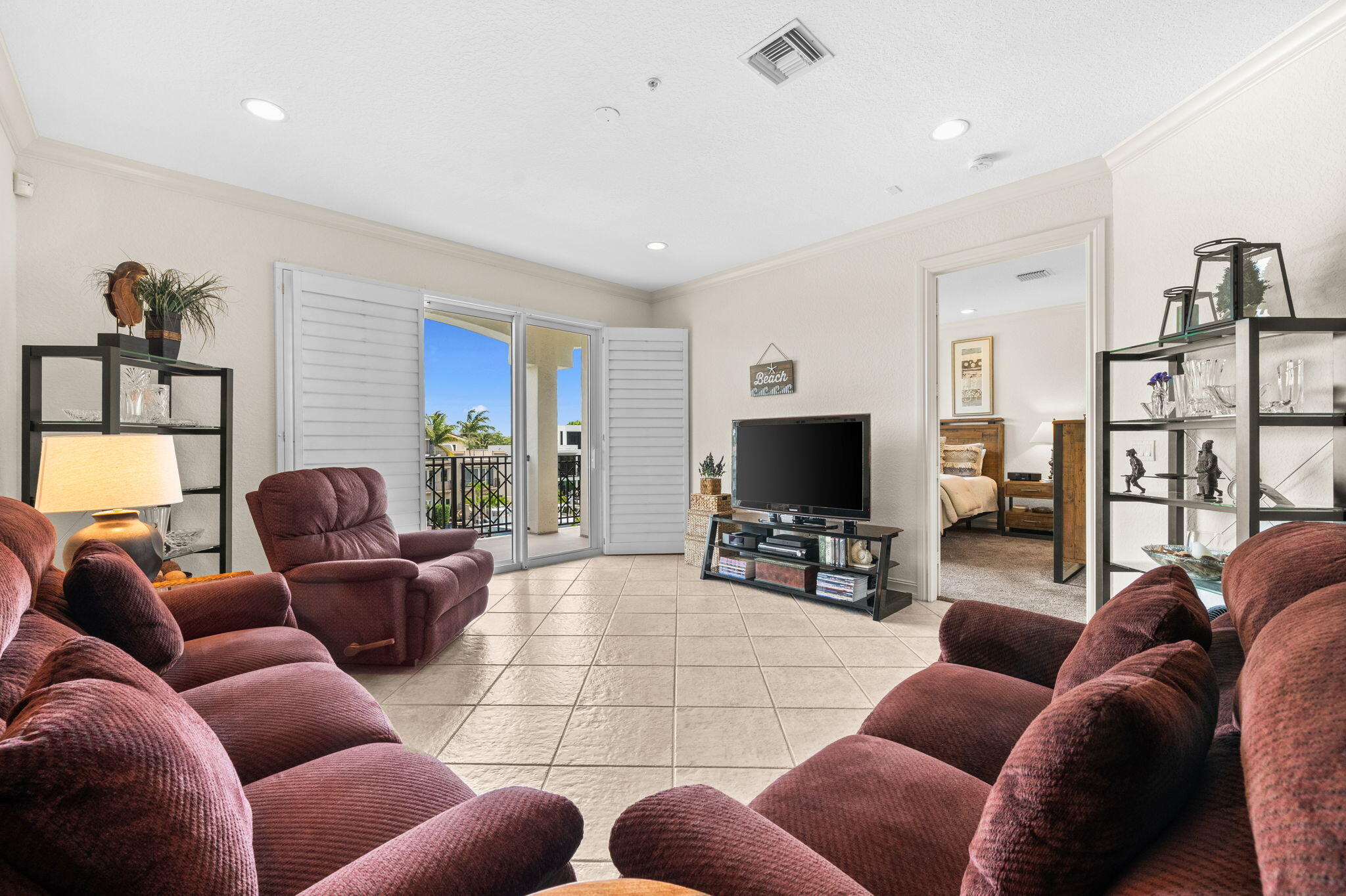2720 NE 15th #303 Fort Lauderdale, FL 33304