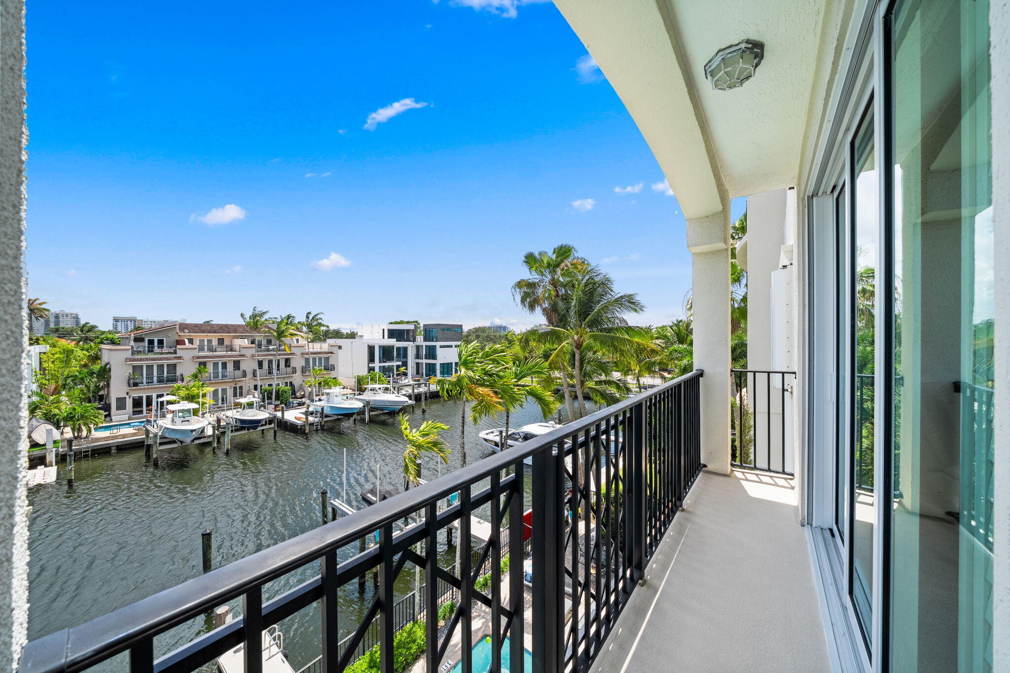 2720 NE 15th #303 Fort Lauderdale, FL 33304